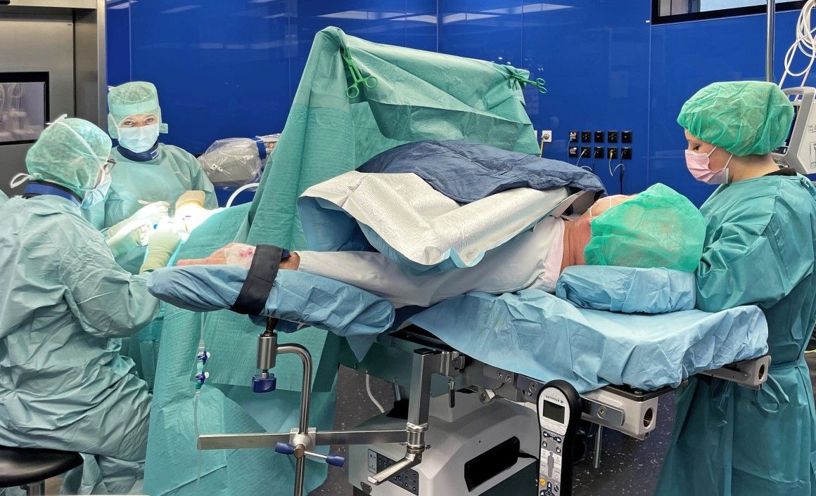 Den einstündigen Eingriff überstand der 55-Jährige ohne Narkosemedikamente und Schmerzmittel.