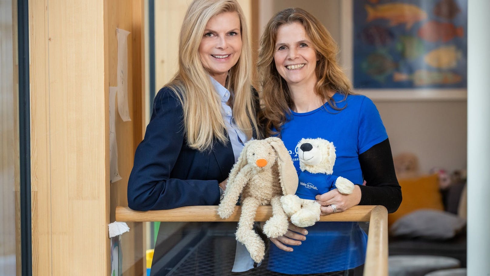 Karin Schmidt, Vorstand Kinderhilfe (links) und Birgit Fux, Geschäftsführerin der Make-A-Wish Foundation Österreich. 