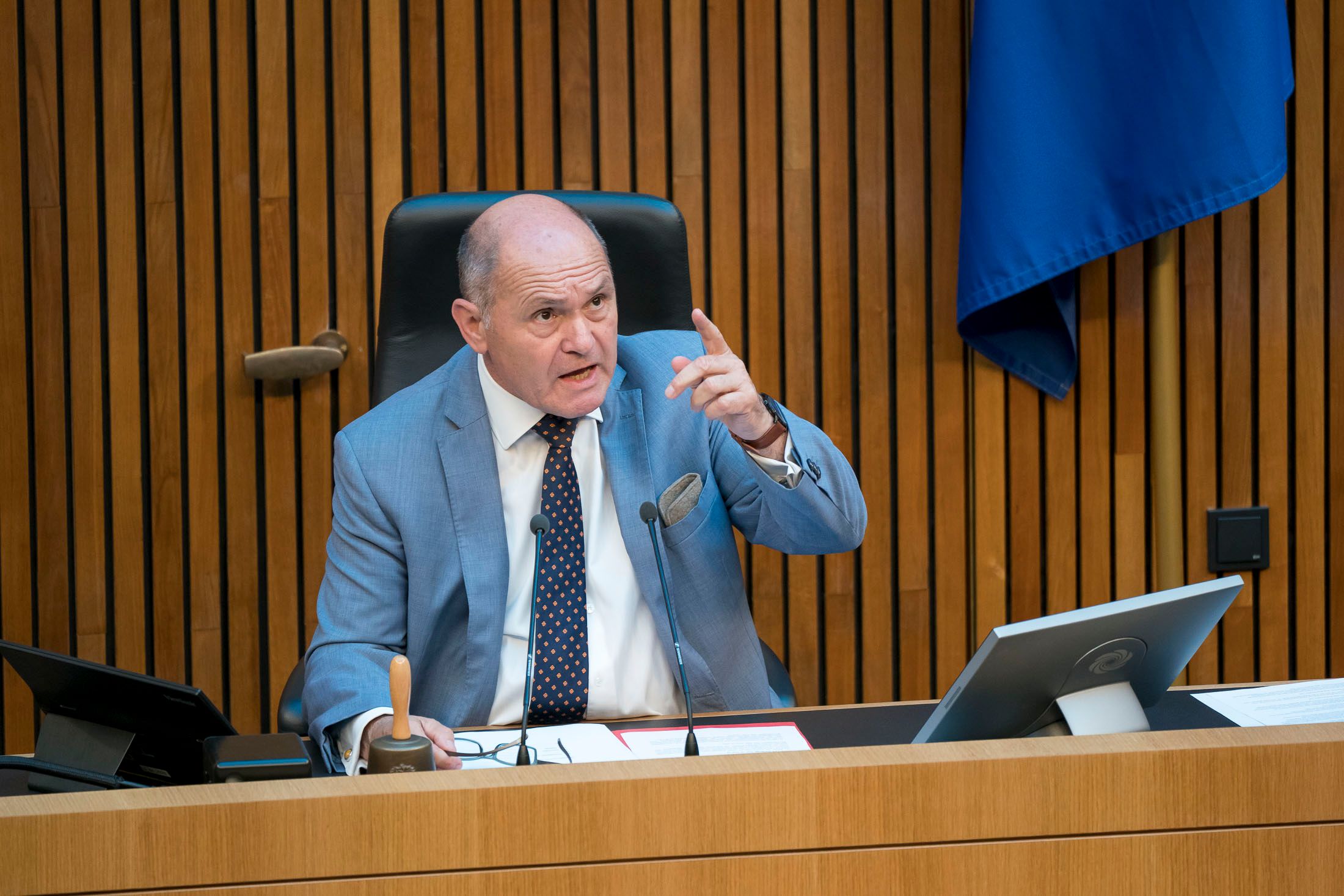 Kurioserweise gibt es kaum Fotos, auf denen man Wolfgang Sobotka Kaffee trinken sieht. 