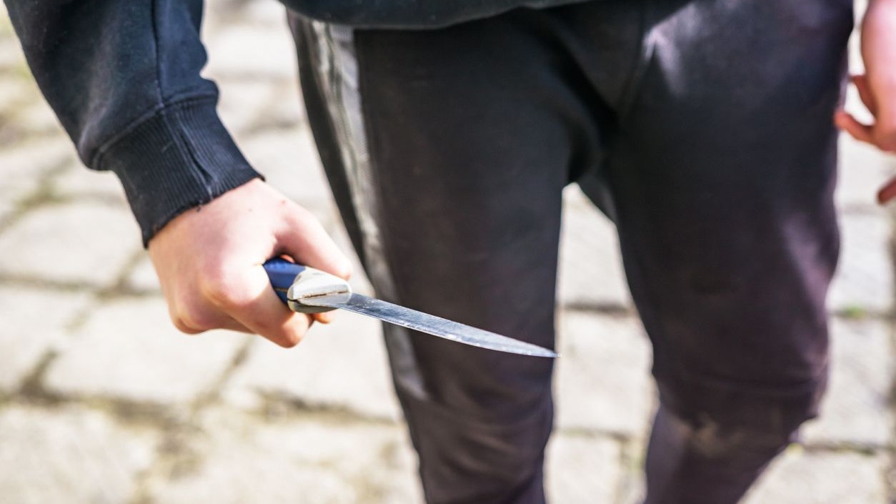 Auch Messer-Gewalt kommt in Schulen vor. (Symbolbild)