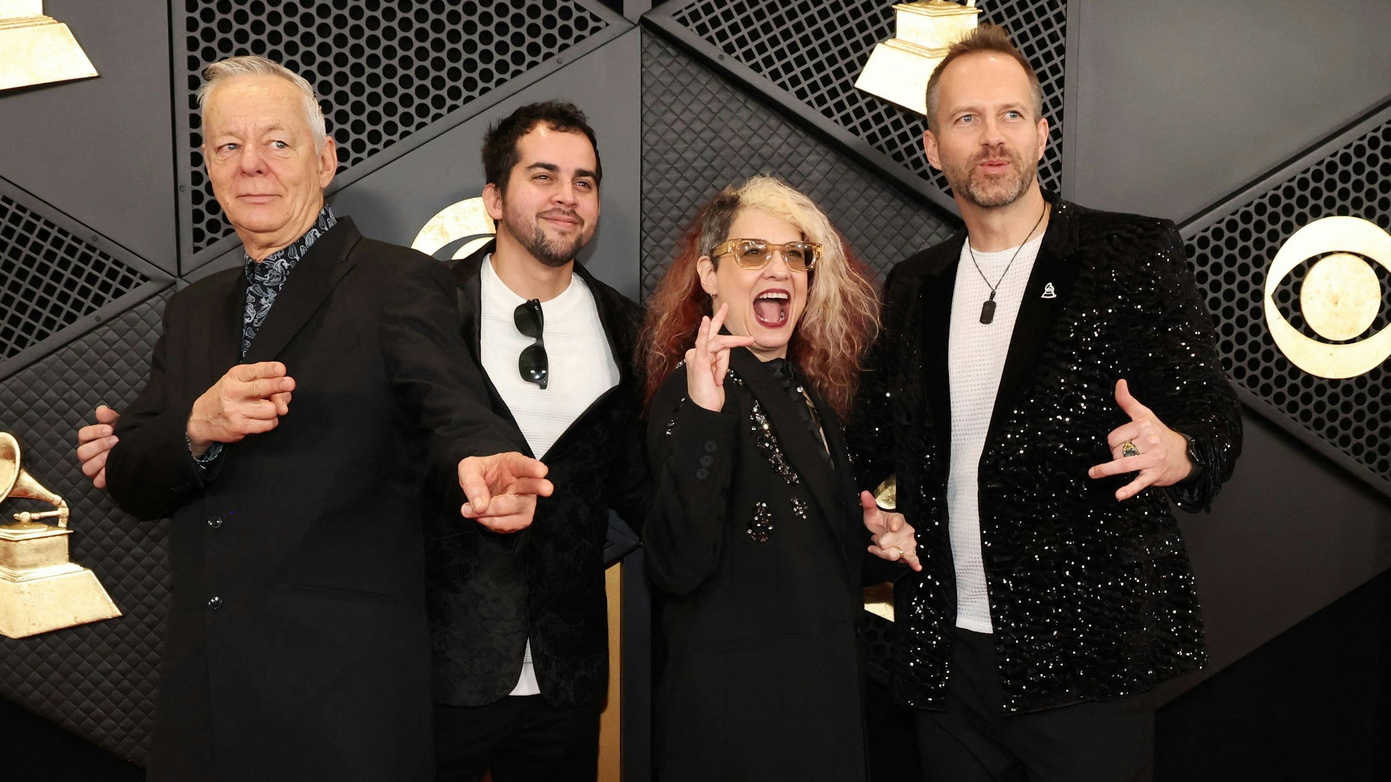 Tommy Emmanuel, Rober Luis Gomez, Janet Robin, und Markus Illko von "The String Revolution" zeigten sich auch auf dem roten Teppich bei den Grammys.