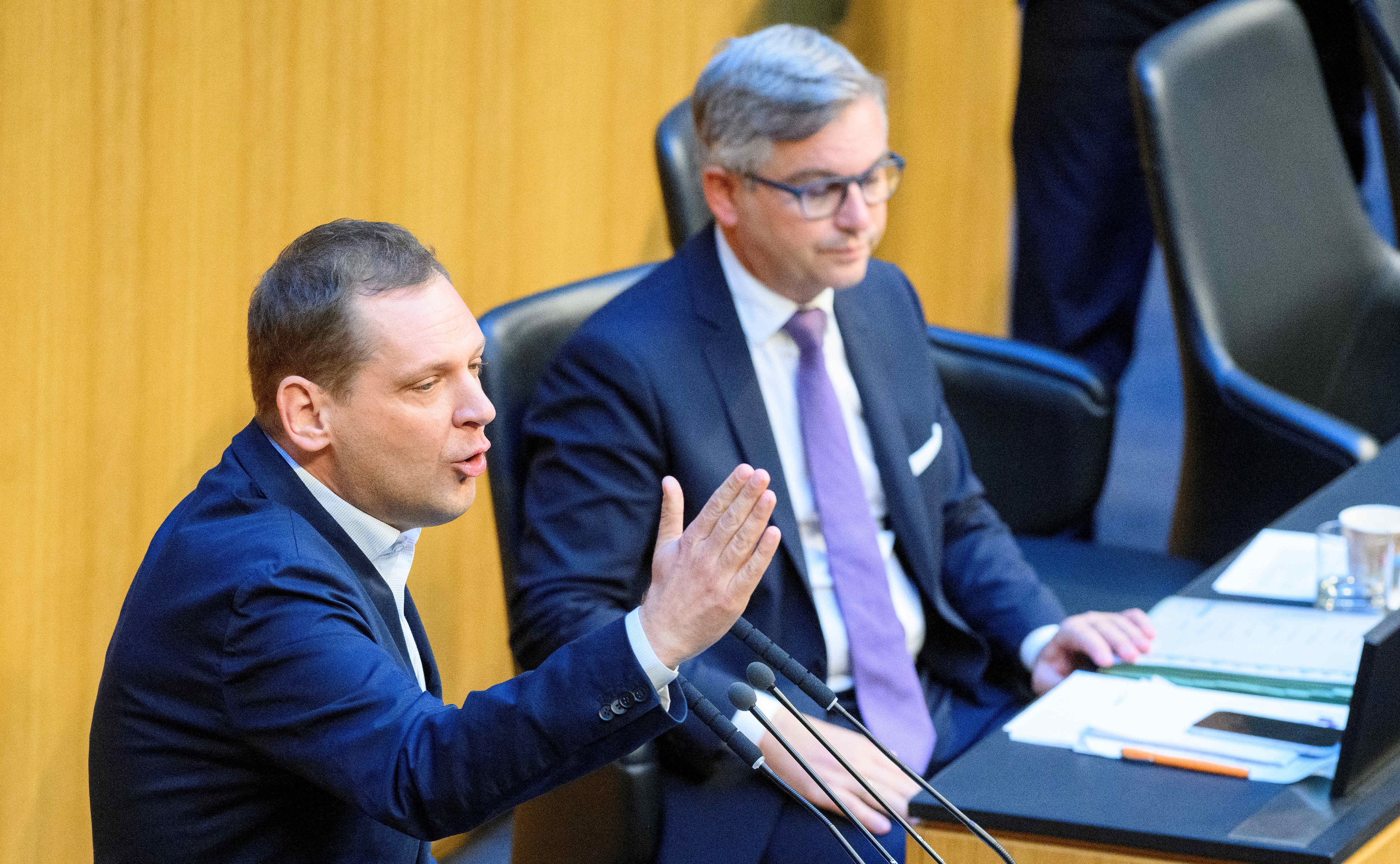 SPÖ-Klubomann Philip Kucher macht Finanzminister Magnus Brunner (ÖVP) schwere Vorwürfe. 