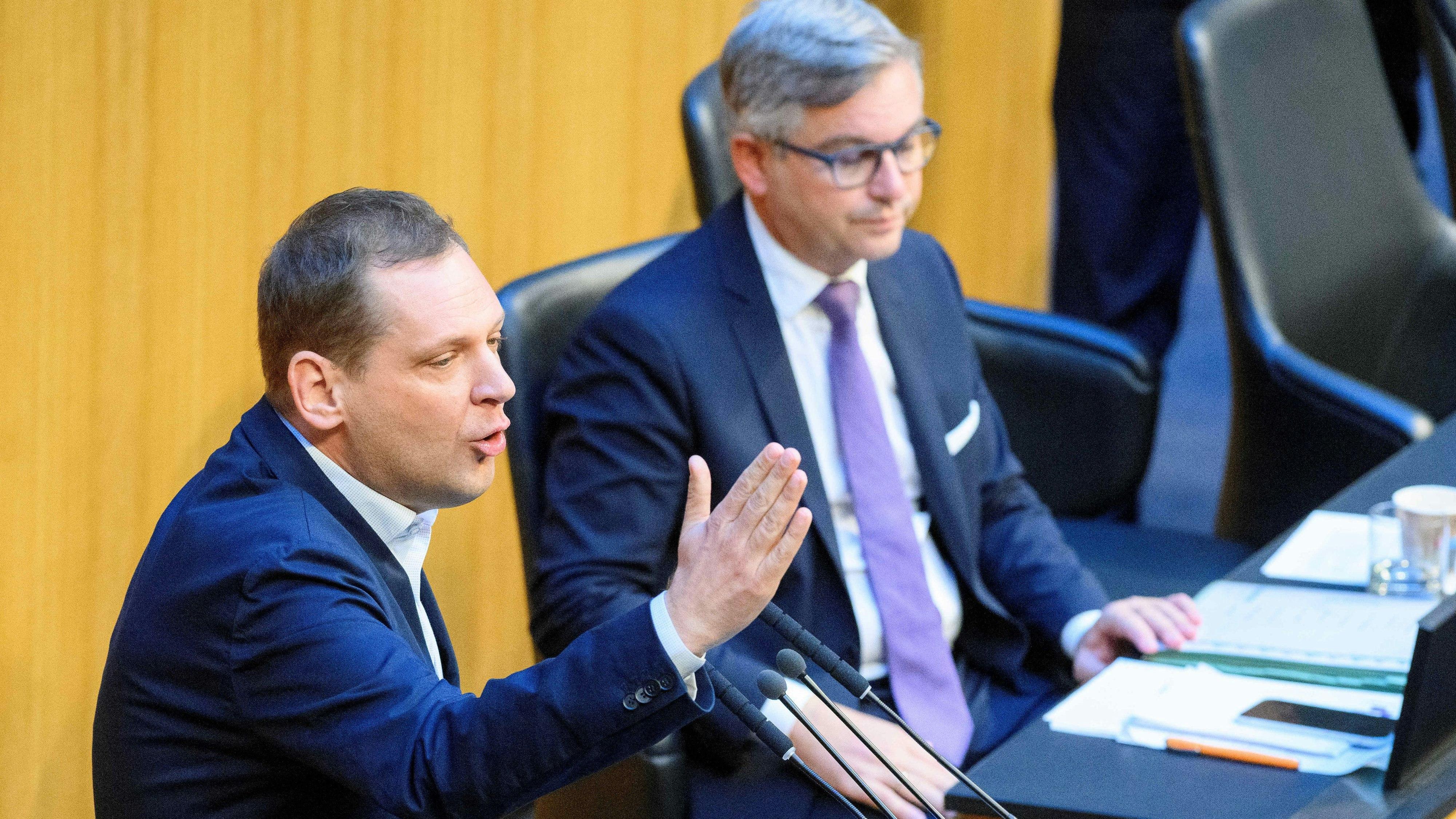 SPÖ-Klubomann Philip Kucher macht Finanzminister Magnus Brunner (ÖVP) schwere Vorwürfe. 