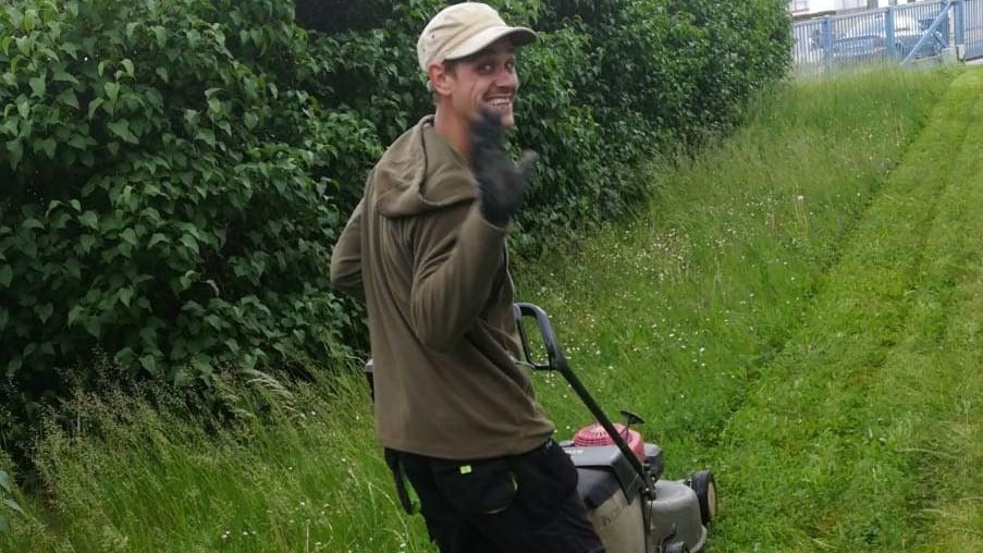 Manuel K., eine Frohnatur bei der Arbeit: "Aber jetzt soll ich trotz fixem Job eine Stelle suchen."