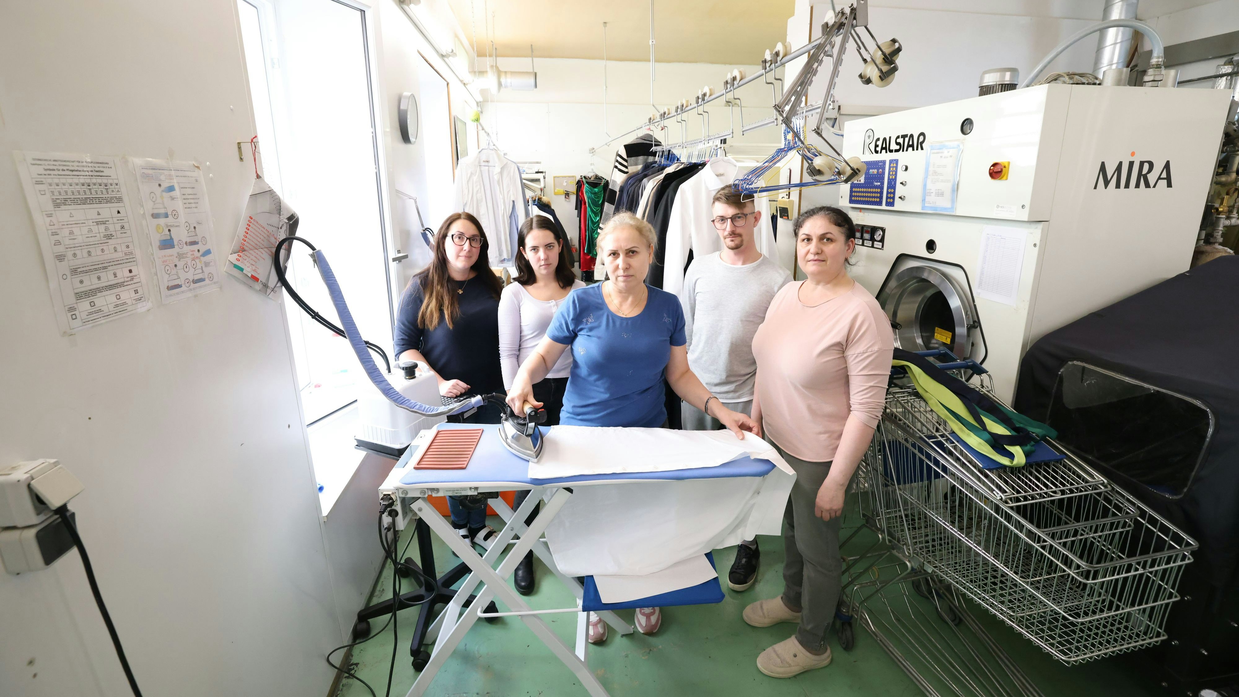 Den Mitarbeitern der Textilreinigung Frühwirth stinkts gewaltig. 