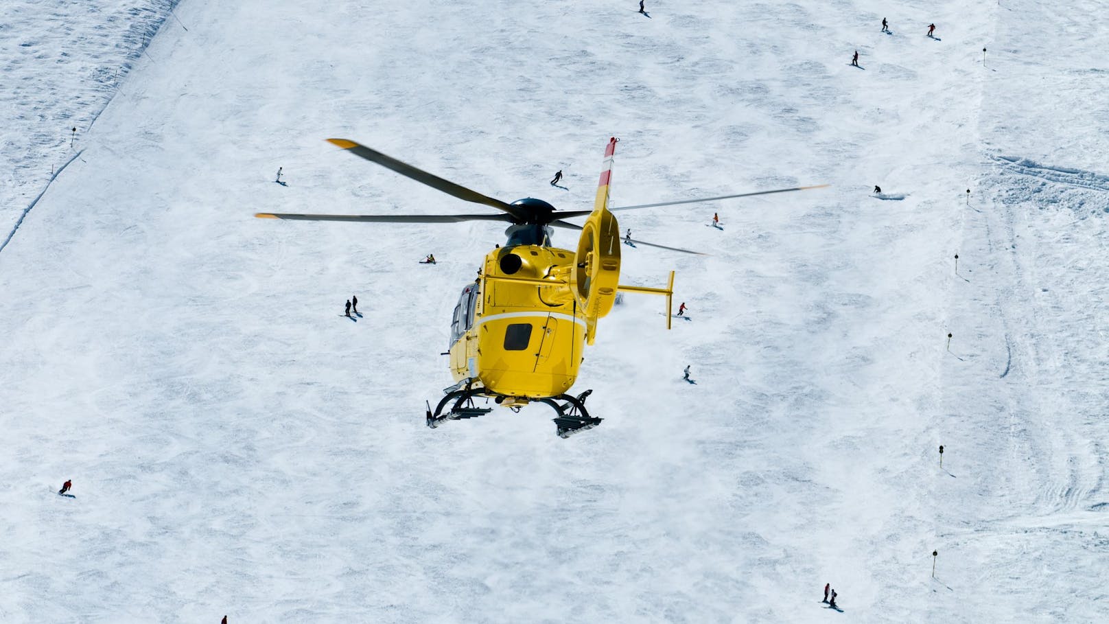 Skifahrer stirbt fast 2 Wochen nach Kollision im Spital