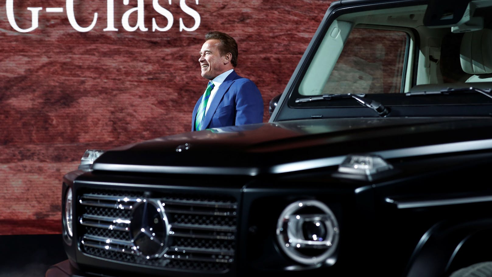 Auch Arnold Schwarzenegger ist Fan der Mercedes G-Klasse (hier bei der Detroit Motor Show).