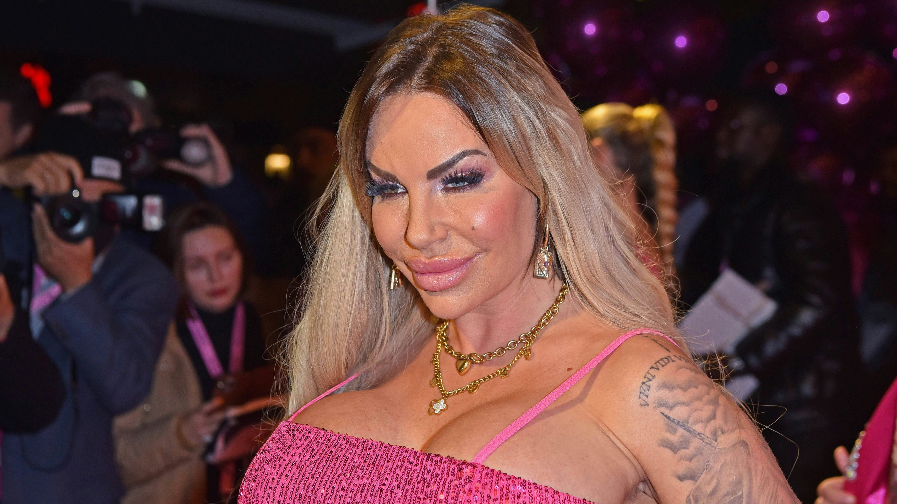 Gina-Lisa hat genug von gescheiterten Dates und startet ihre eigene Dating-Soap.