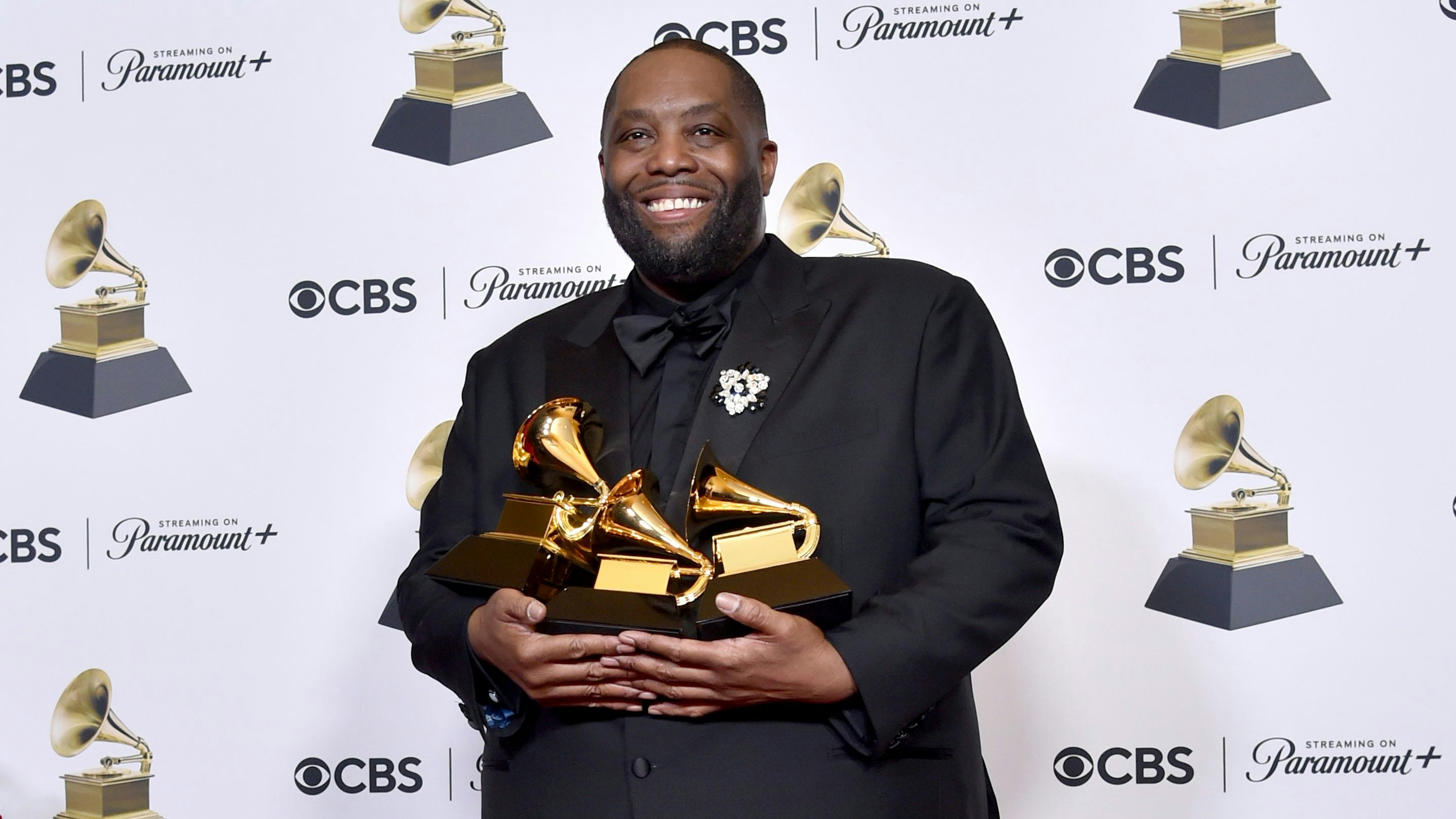 Download von www.picturedesk.com am 05.02.2024 (11:47).  Killer Mike poses in the press room with the awards for best rap performance and best rap song for "Scientists & Engineers," and best rap album for "Michael" during the 66th annual Grammy Awards on Sunday, Feb. 4, 2024, in Los Angeles. (Photo by Richard Shotwell/Invision/AP) - 20240204_PD16262 - Rechteinfo: Rights Managed (RM) Nur für redaktionelle Nutzung!