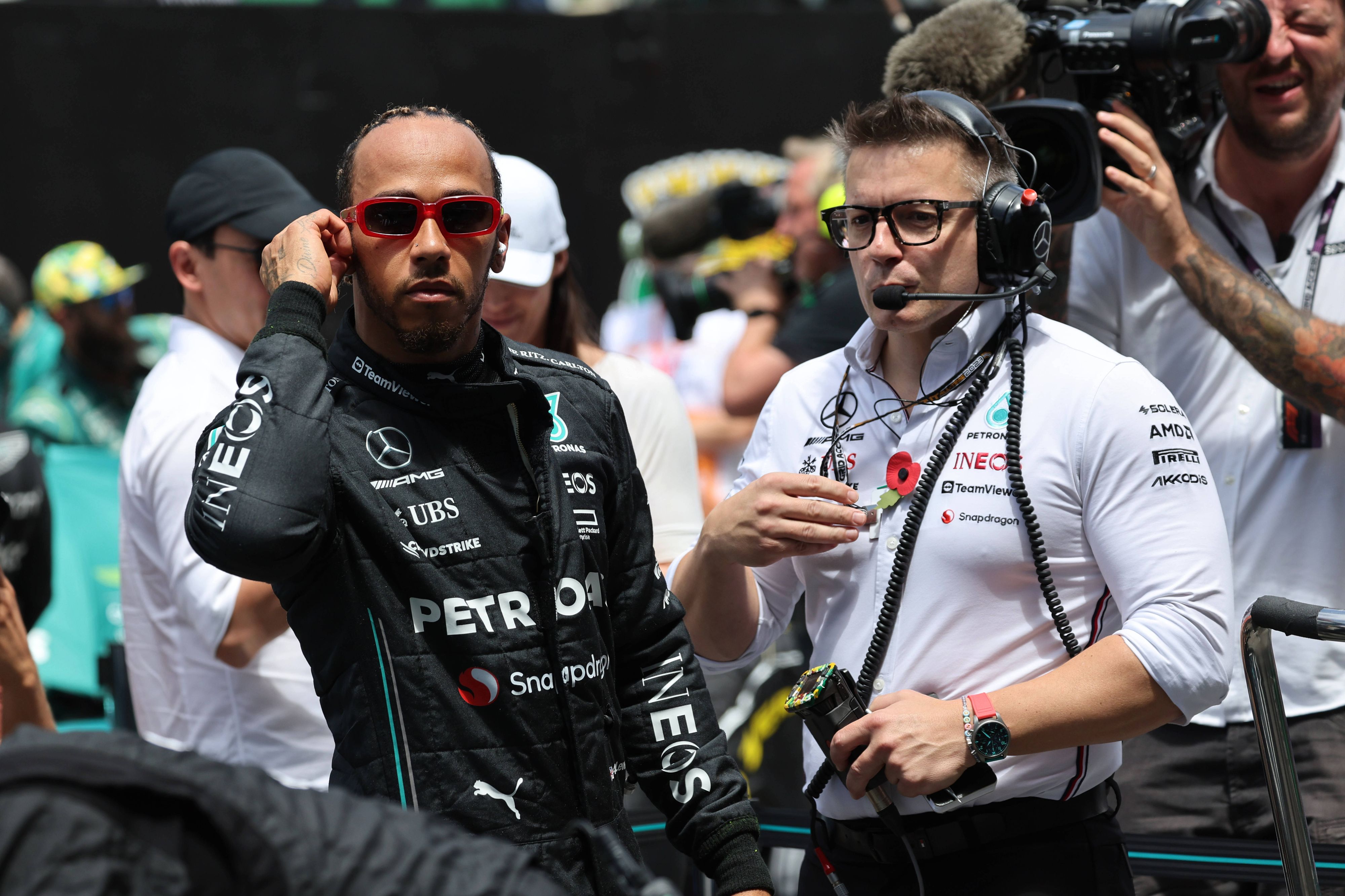 Lewis Hamilton mit Renningenieur Peter Bonnington.