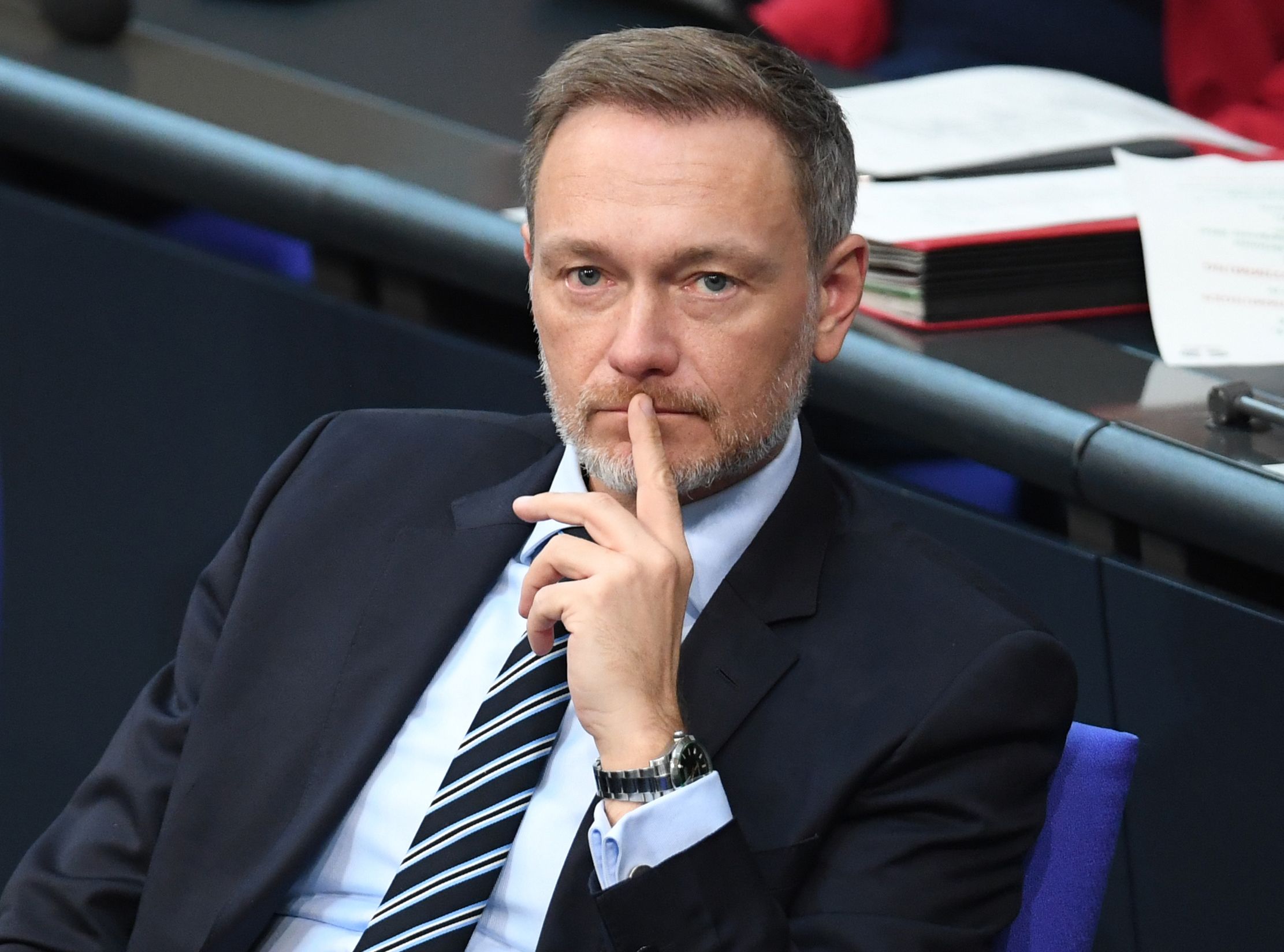 Die deutsche Wirtschaft durchlebt schwere Zeiten: Wie Finanzminister Christian Lindner in einem Interview zugegeben hat, sei der Standort Deutschland nicht mehr wettbewerbsfähig.