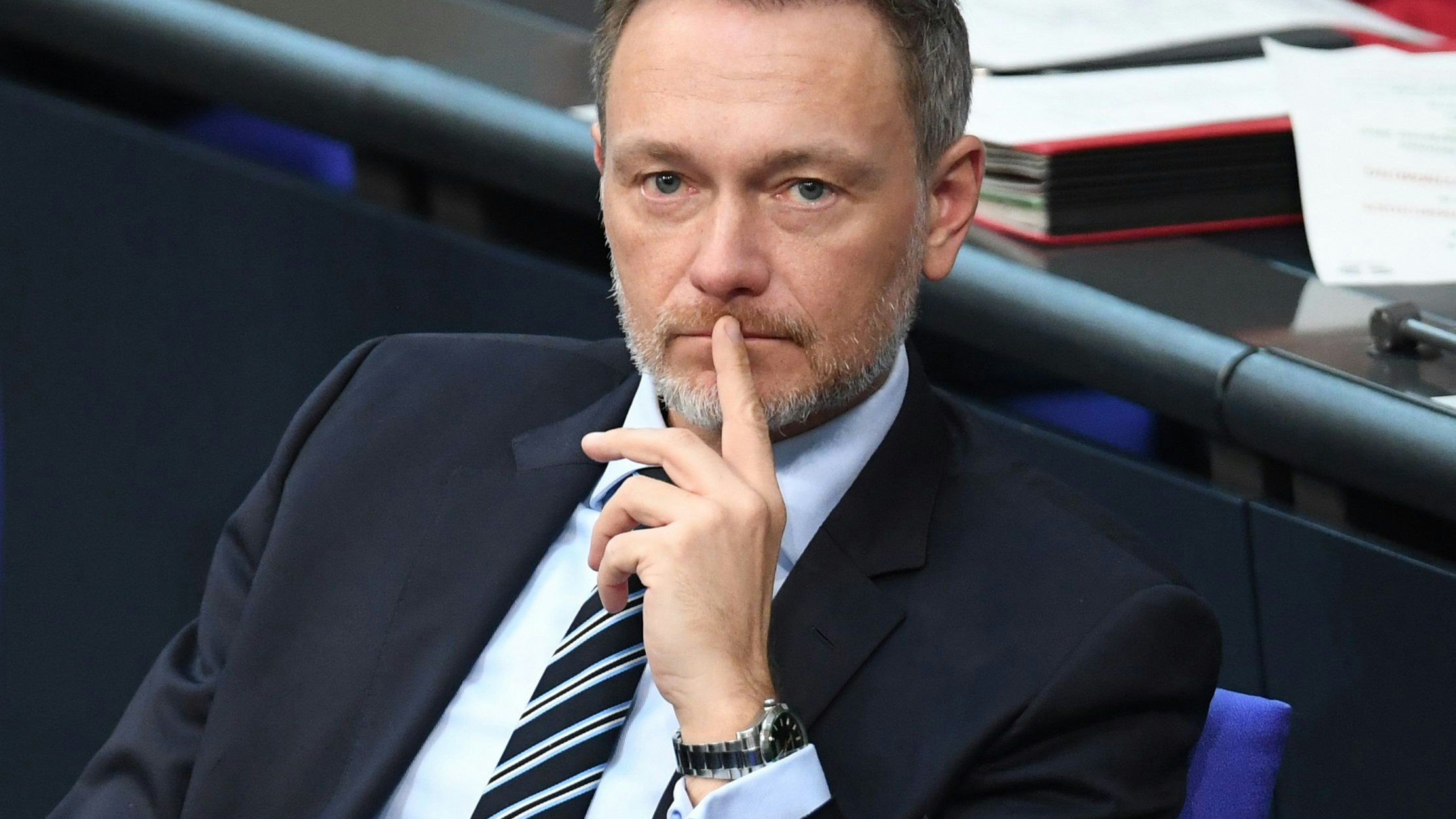 Die deutsche Wirtschaft durchlebt schwere Zeiten: Wie Finanzminister Christian Lindner in einem Interview zugegeben hat, sei der Standort Deutschland nicht mehr wettbewerbsfähig.