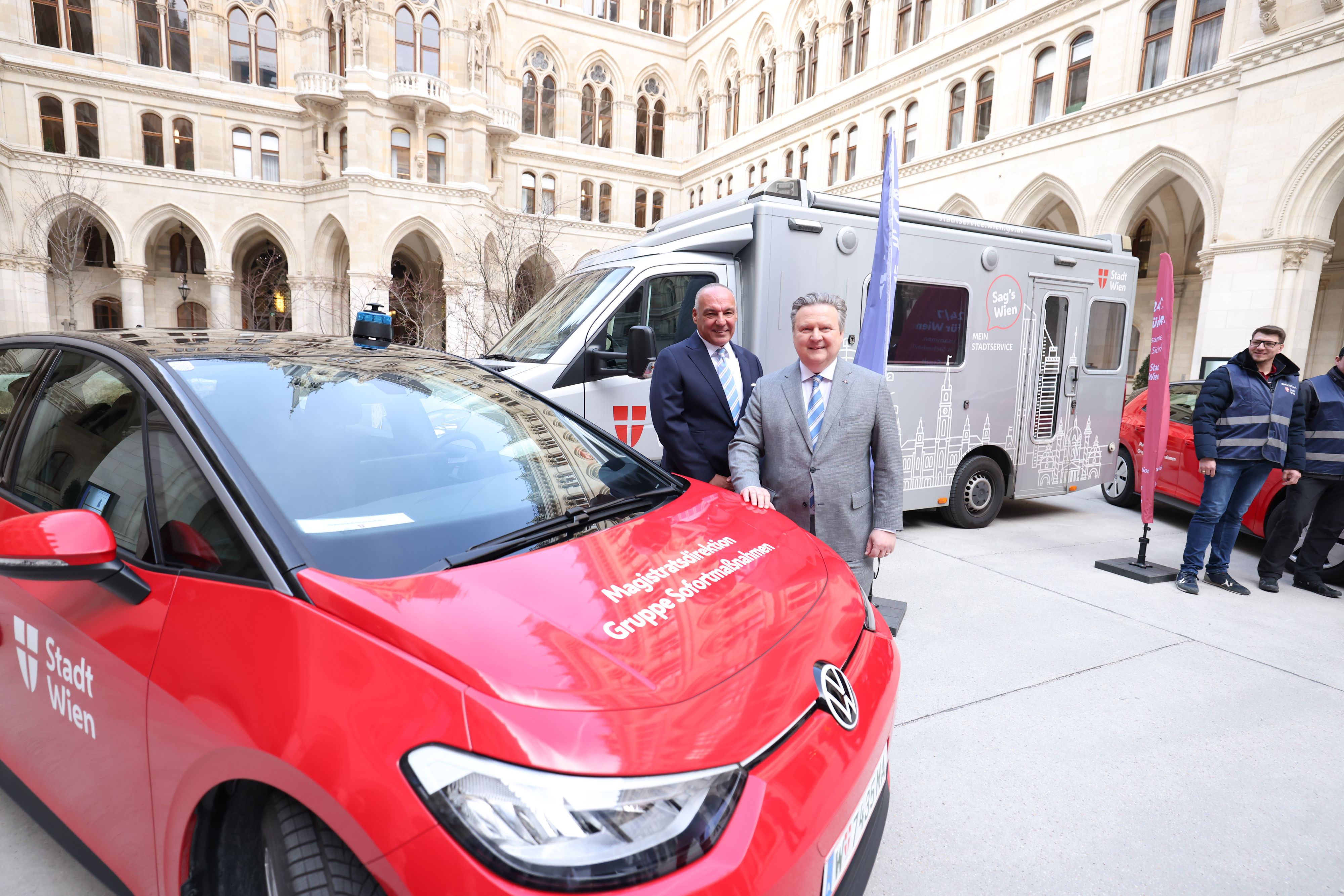 Bürgermeister Michael Ludwig (SP) und Gruppe-Sofortmaßnahmen-Chef Walter Hillerer. 