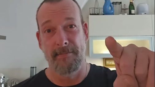 Ö3-Star Robert Kratky übt harte Kritik an Comedian Oliver Pocher. 