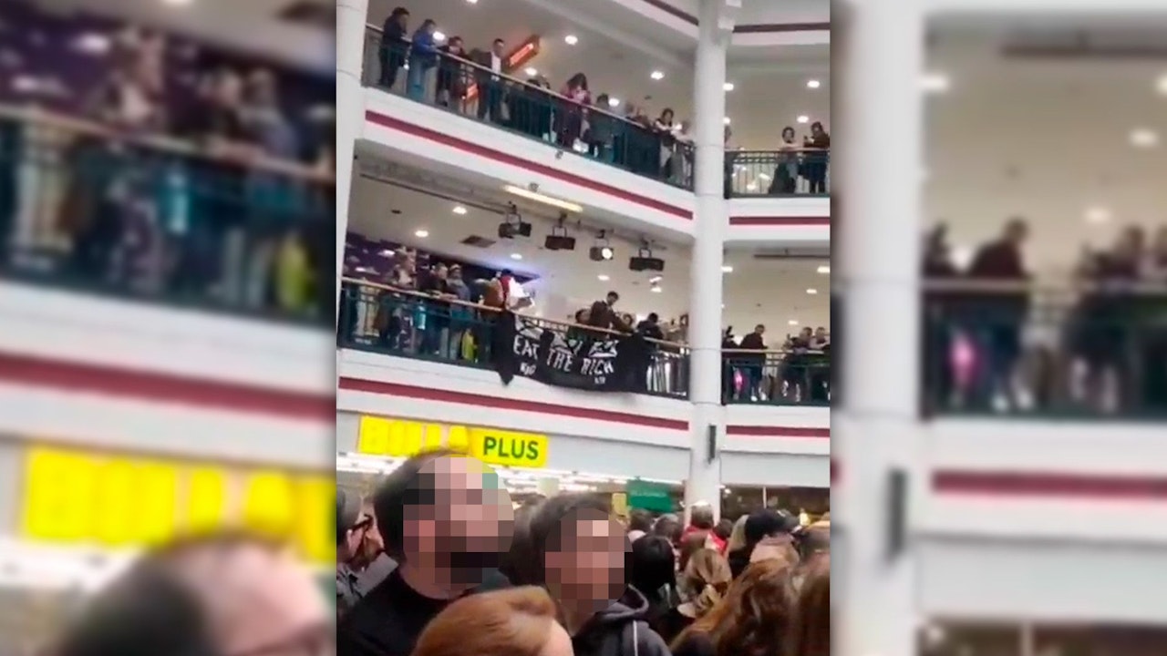 Heute.at - Störaktion bei Lugner-Event vor Opernball in Wien