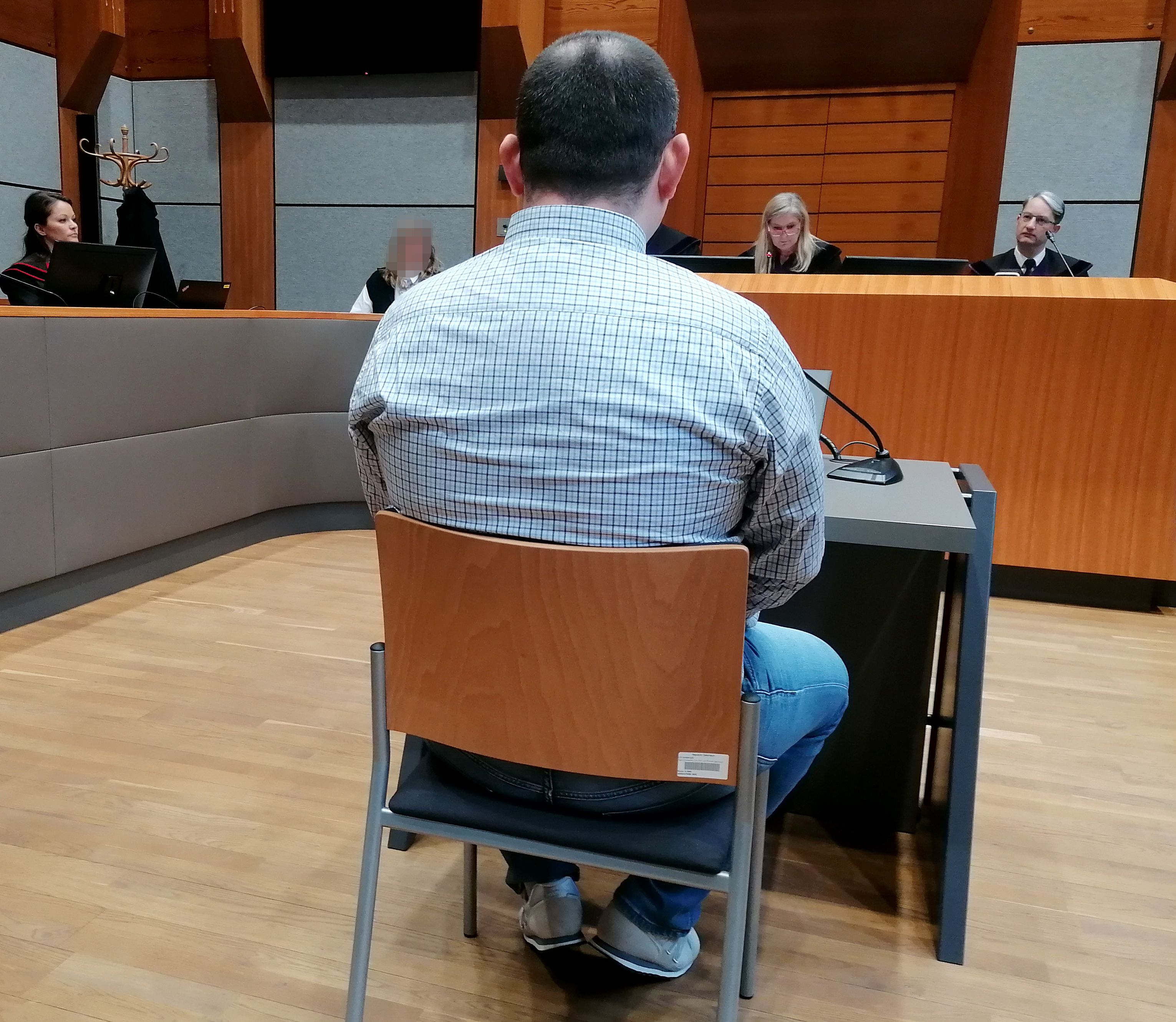 Am Mittwoch (07.02.2024) wurde der Angeklagte im Mordprozess schuldig gesprochen und zu lebenslanger Haft verurteilt – das Urteil ist nicht rechtskräftig.  