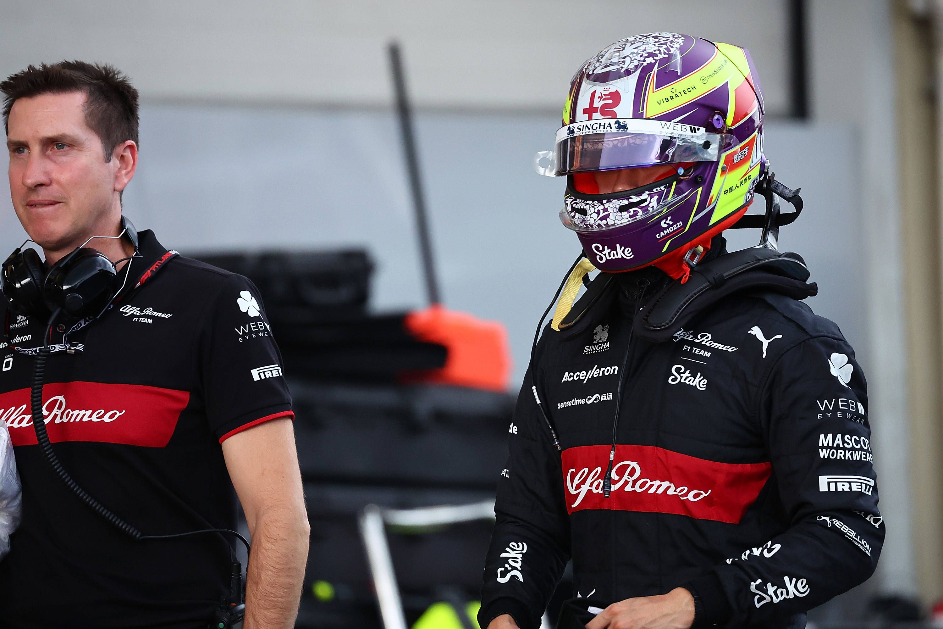 Der chinesische Formel-1-Star Zhou Guanyu wusste bereits vor der Bekanntgabe des Hamilton-Wechsels zu Ferrari Bescheid.