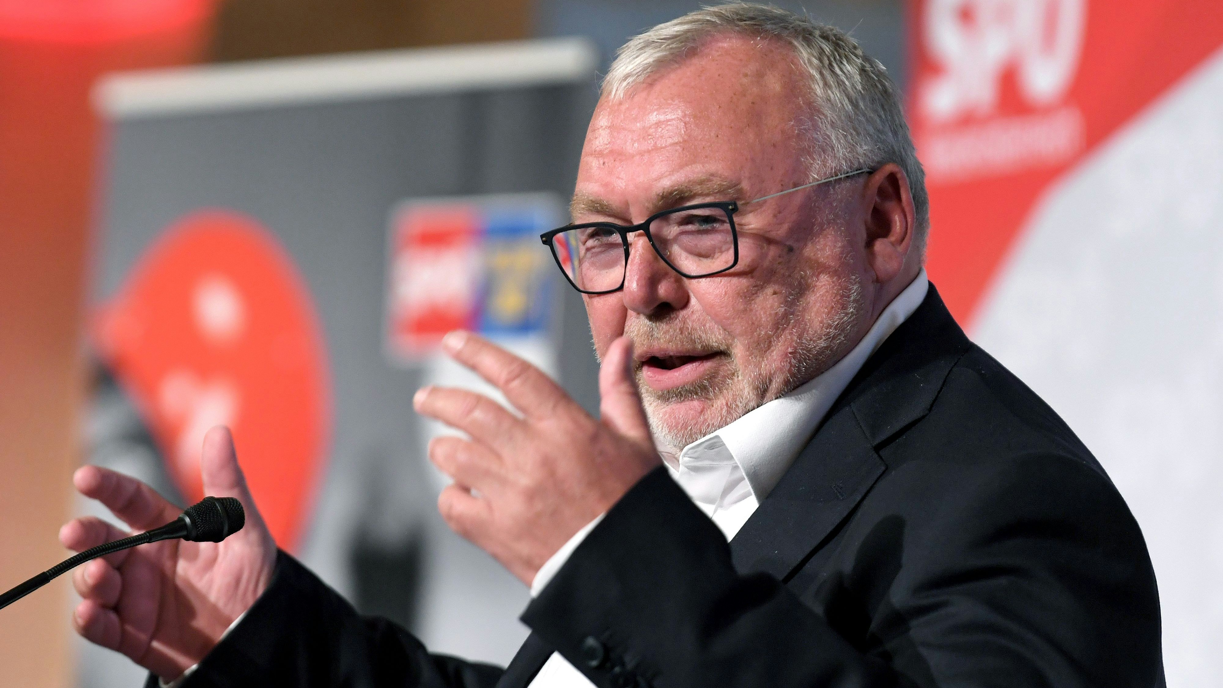 Alt-Bundeskanzler und Weinliebhaber Alfred Gusenbauer 2021 in Niederösterreich