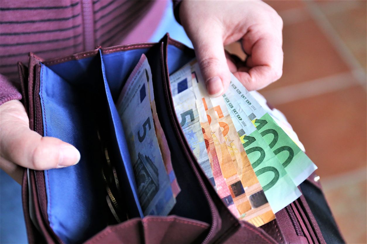 Die Teuerung belastet viele Menschen. (Symbolbild)