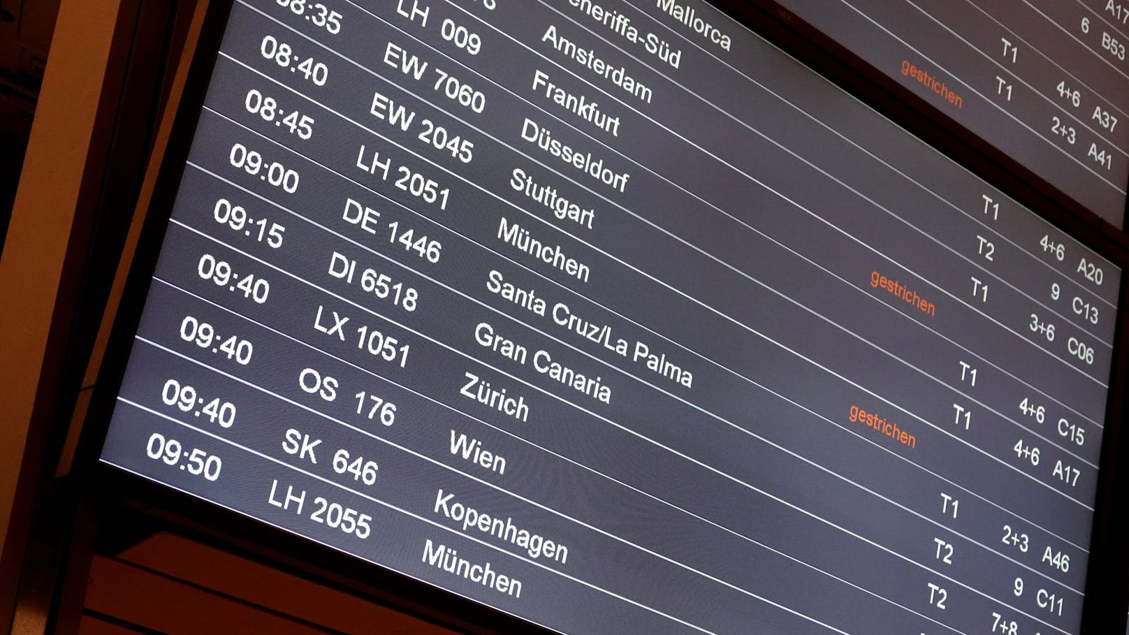 Lufthansa-Bodenpersonal lässt Hunderte Flüge ausfallen