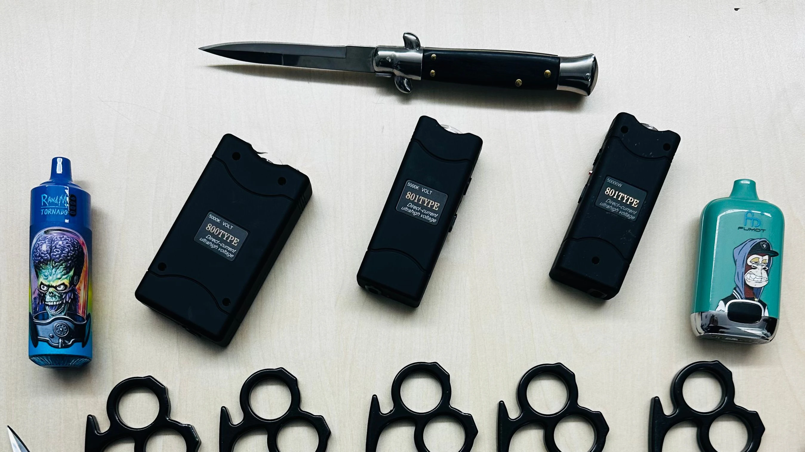 Diese verbotenen Waffen hatte der Jugendliche bei sich.