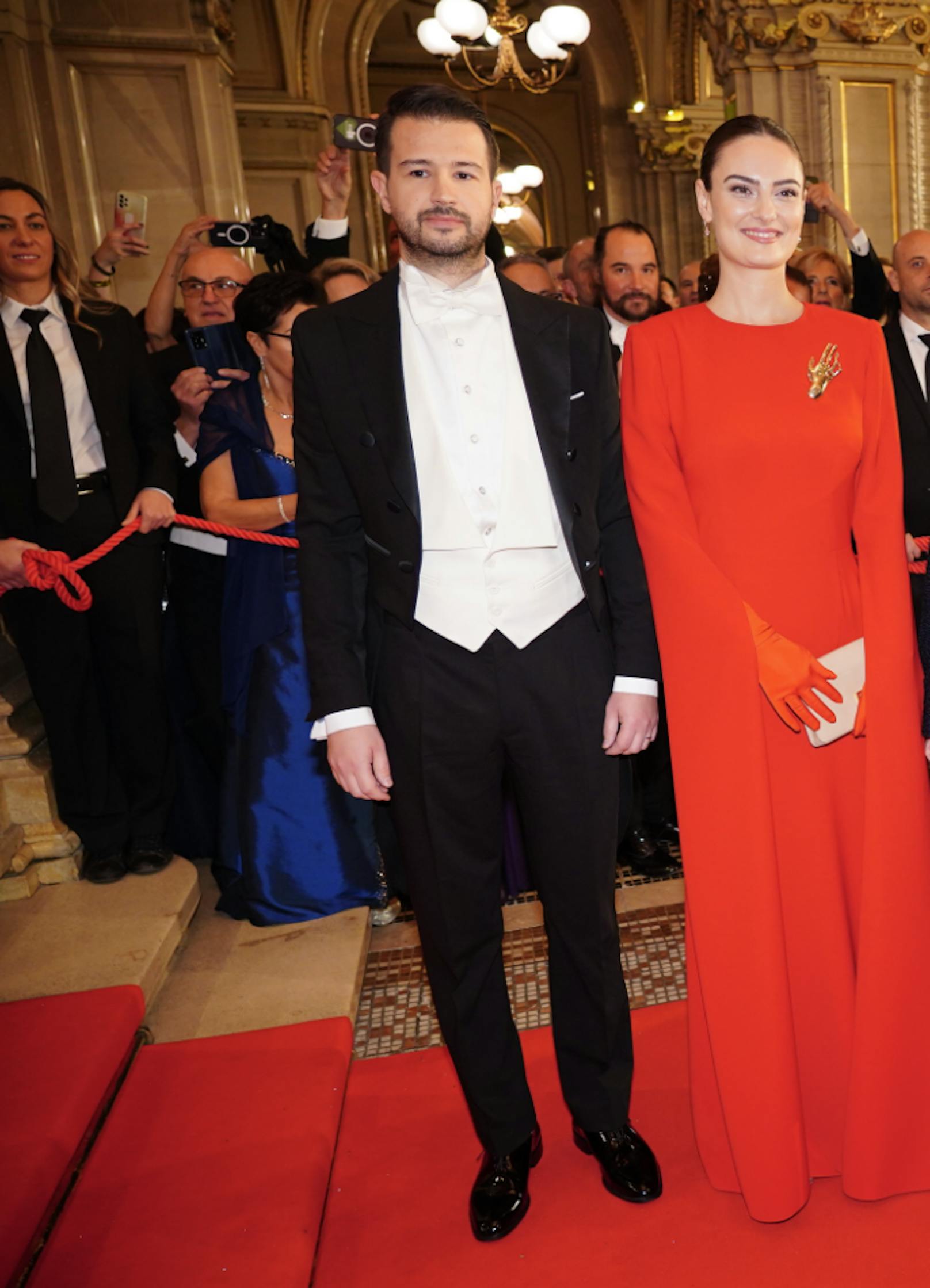 Die Gattin des Präsidenten von Montenegro Milena Milatović zeigt, dass eine klassische Robe eine unfassbare Eleganz ausstrahlt.&nbsp;