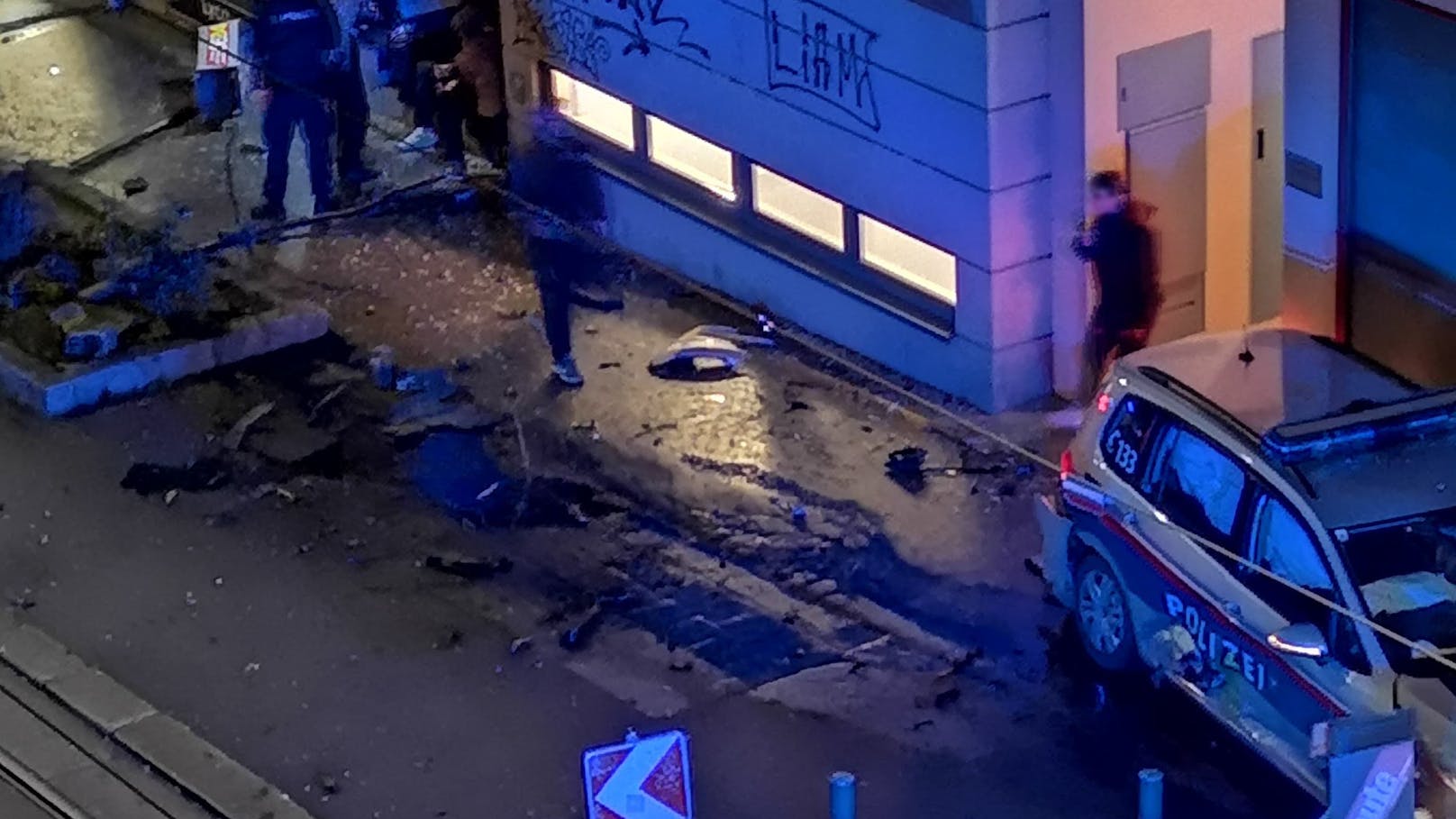 Polizei-Crash bei Wiener Bim-Station – 4 Verletzte
