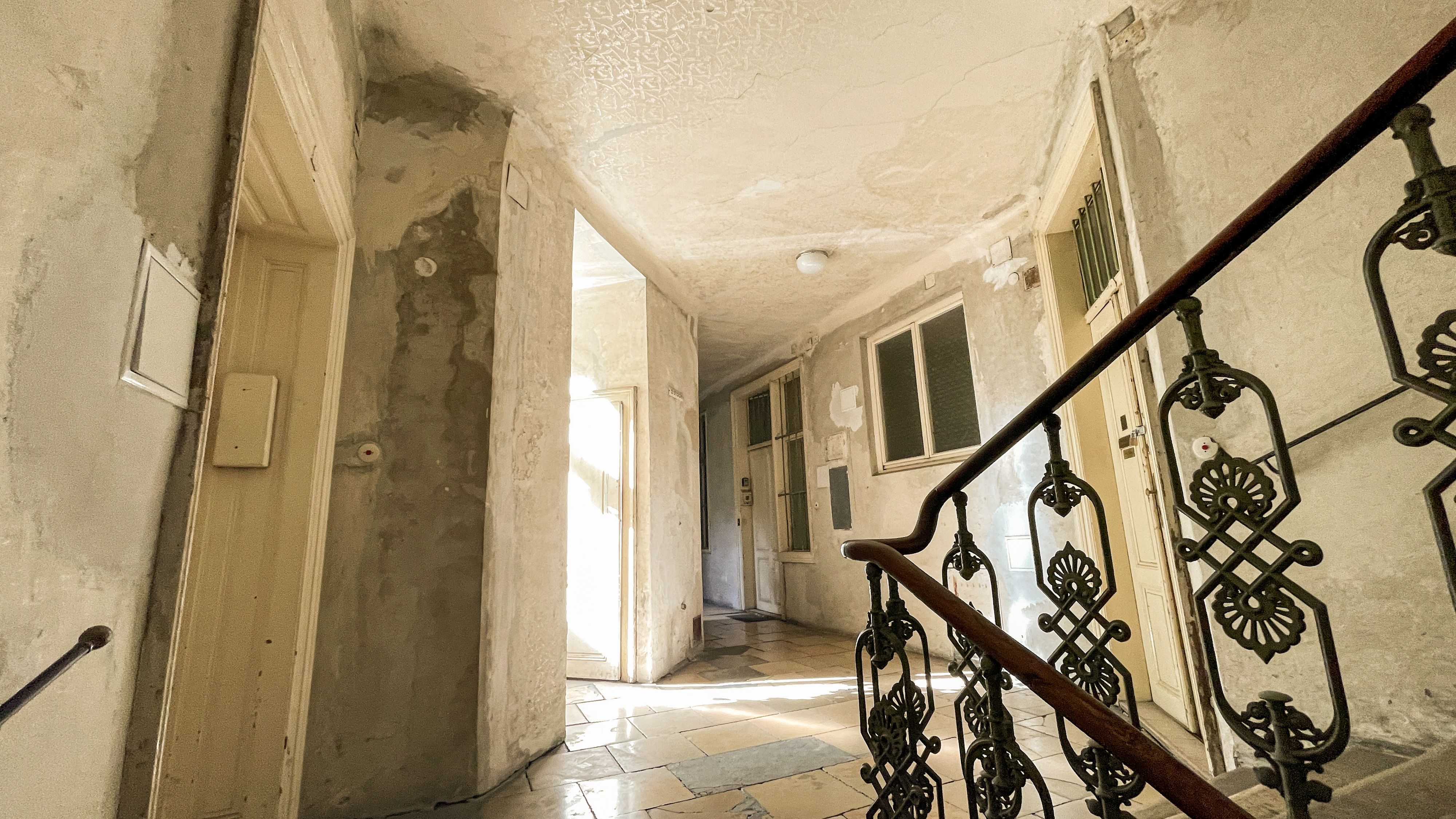 Ein altes Stiftungshaus am Wiener Alsergrund verfällt langsam. Die Grünen wollen die Stadt in die Pflicht ziehen.&nbsp;