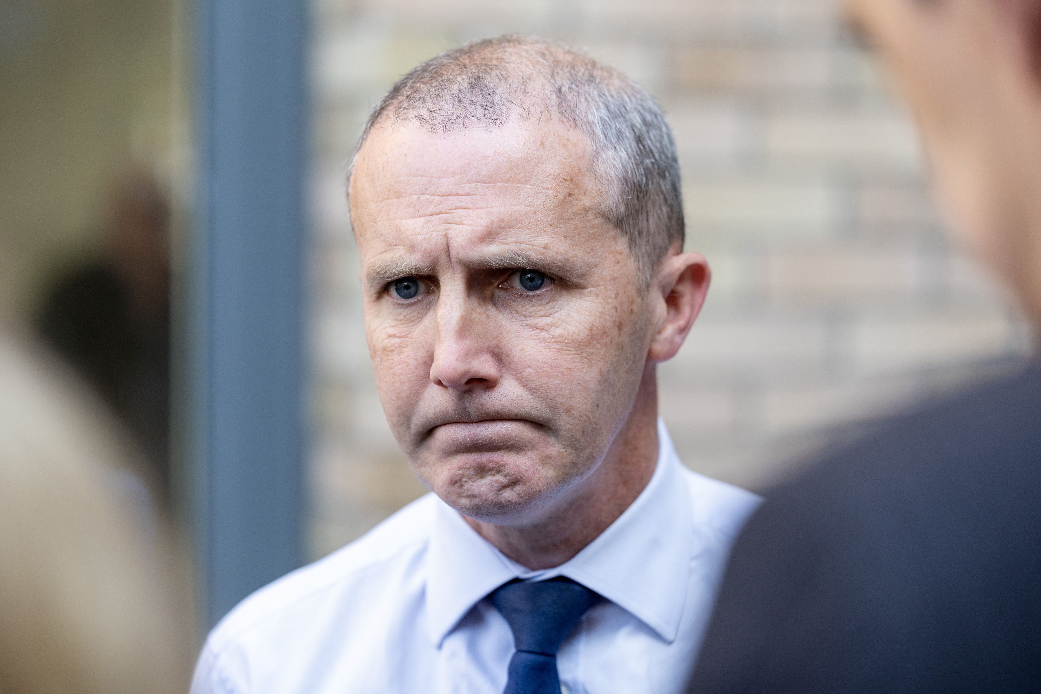 Der schottische Gesundheitsminister Michael Matheson tritt zurück.