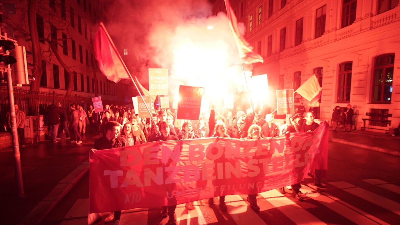 Heute.at - Opernball-Demo – Wiener Polizei steht im Großeinsatz