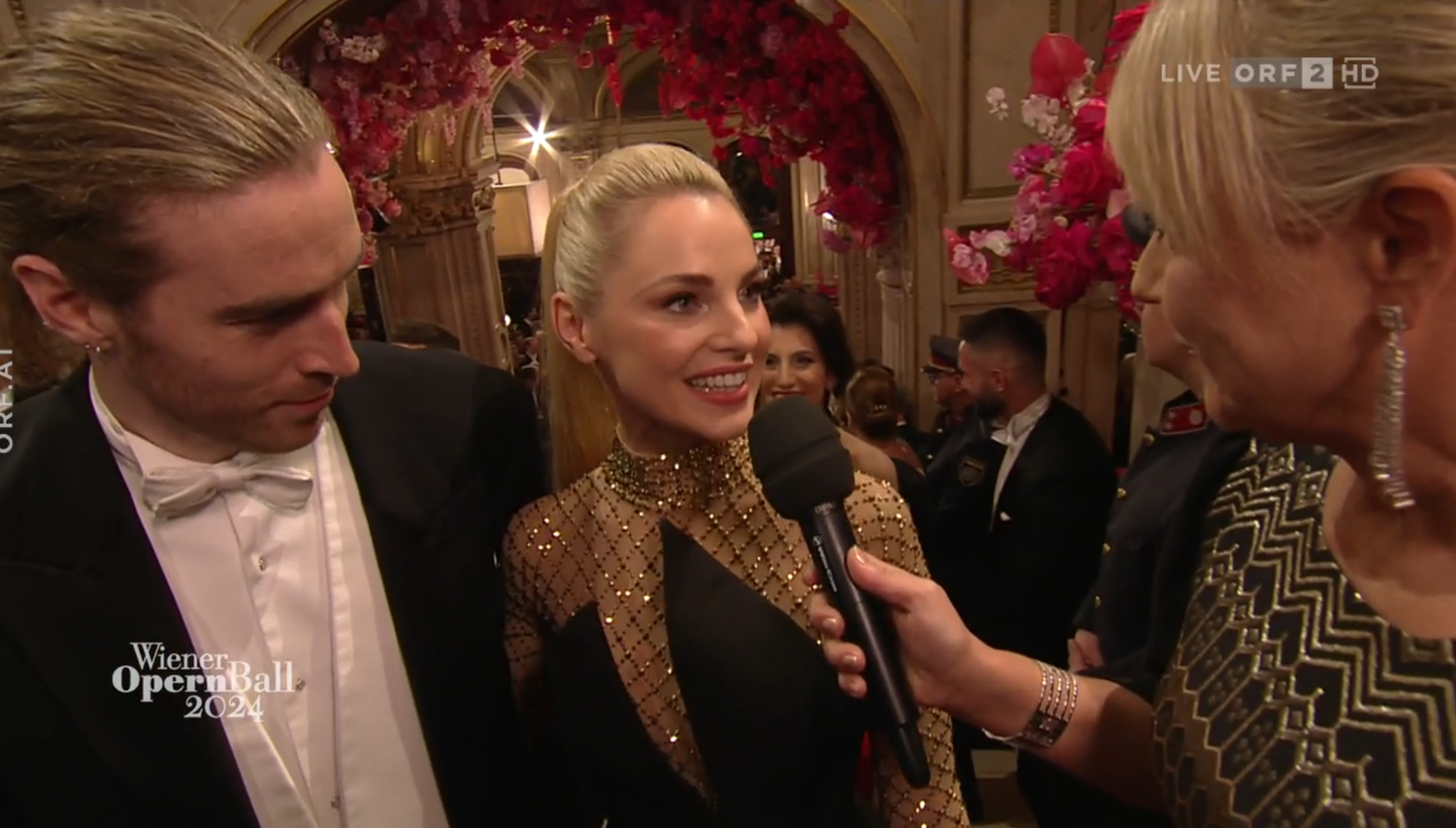 Im ORF sprach Silvia Schneider über ihr Outfit.