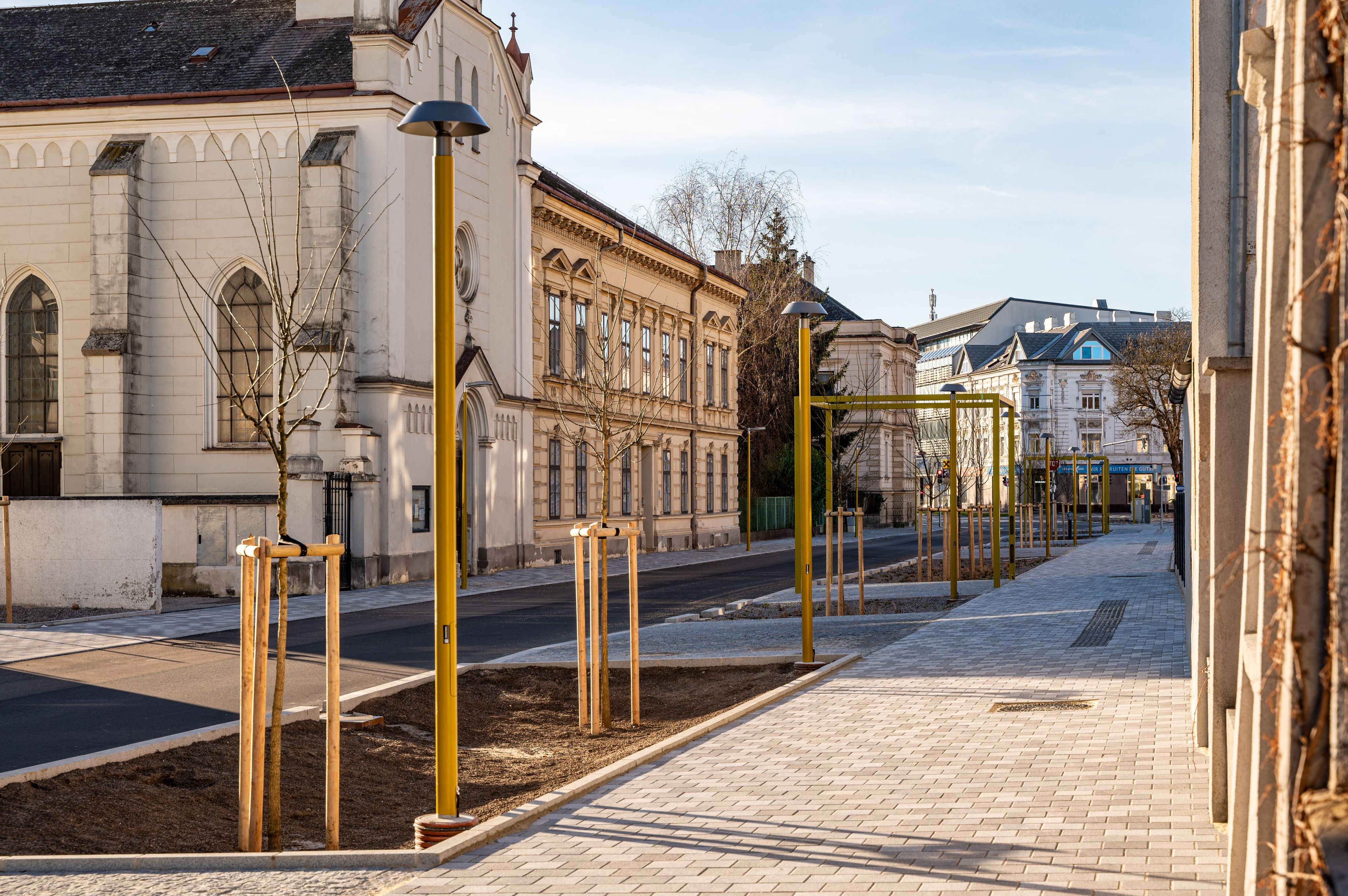 Den neuen Stadtbäumen des Promenadenrings stehen Riesenbeete von etwa 30 m² zur Verfügung.