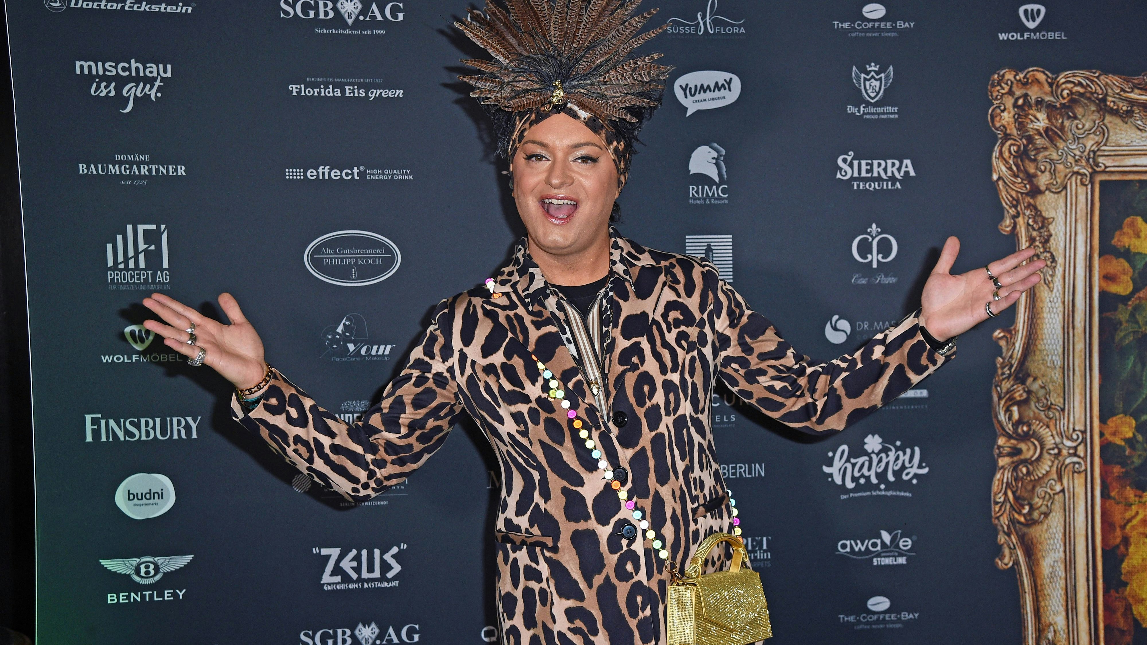 Julian F. M. Stoeckel nimmt sich kein Blatt vor den Mund