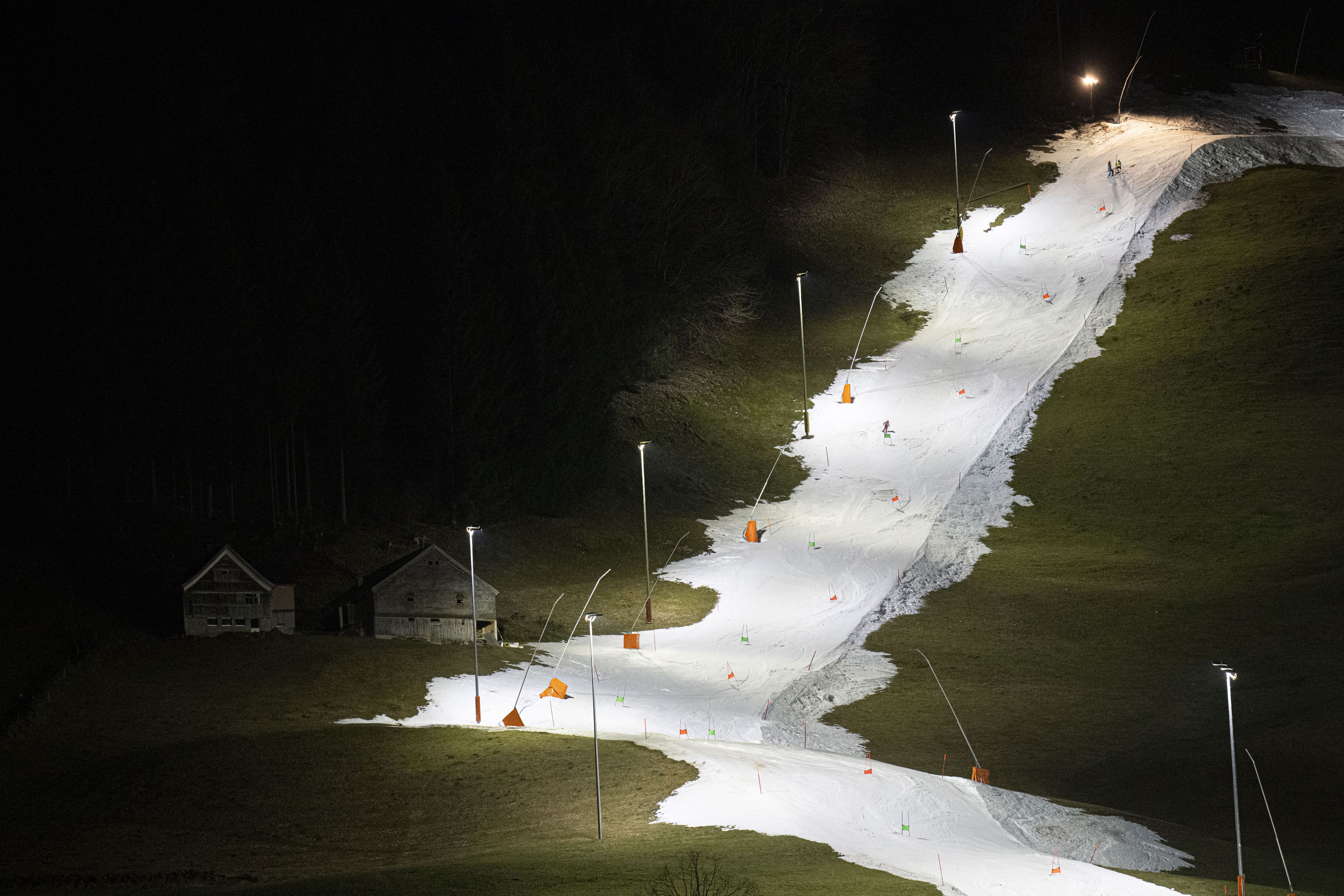 Traurige Bilder bieten sich in den Alpen.