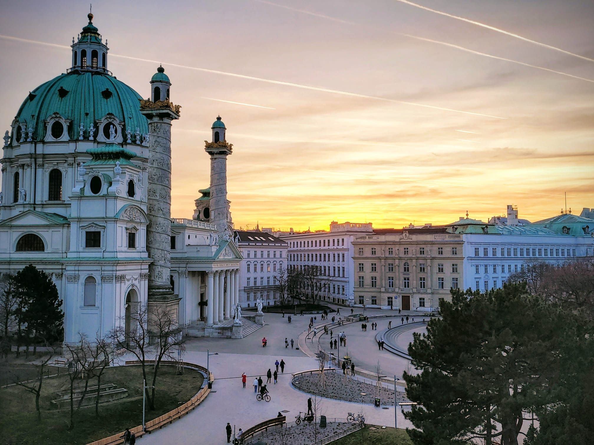 Hier sieht der Platz noch idyllisch aus, bei näherer Betrachtung zeigt sich ein anderes Bild.