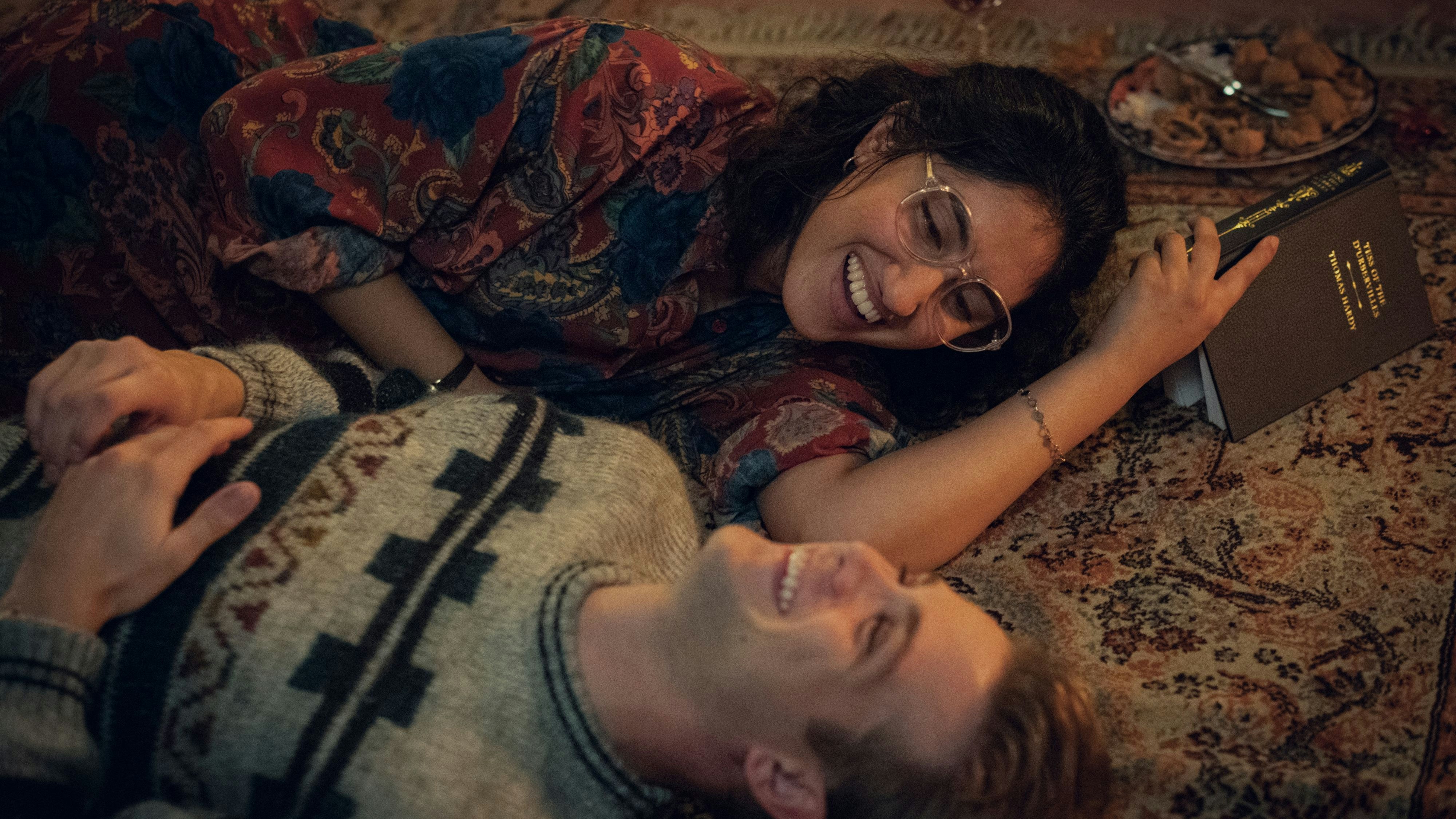 Em und Dexter verändern sich im Laufe von zwanzig Jahren genau so wie auch die Welt um sich herum. 