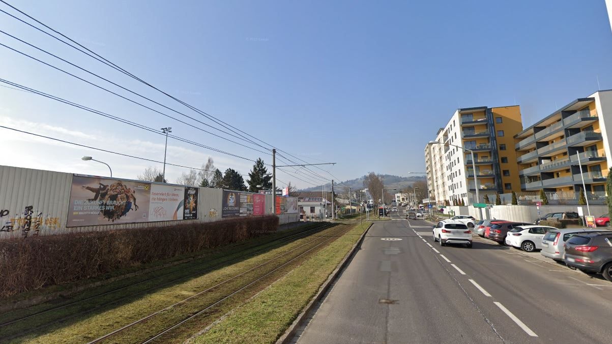 In der Ferdinand-Makl-Straße in Linz kam es zu dem schweren Unfall.
