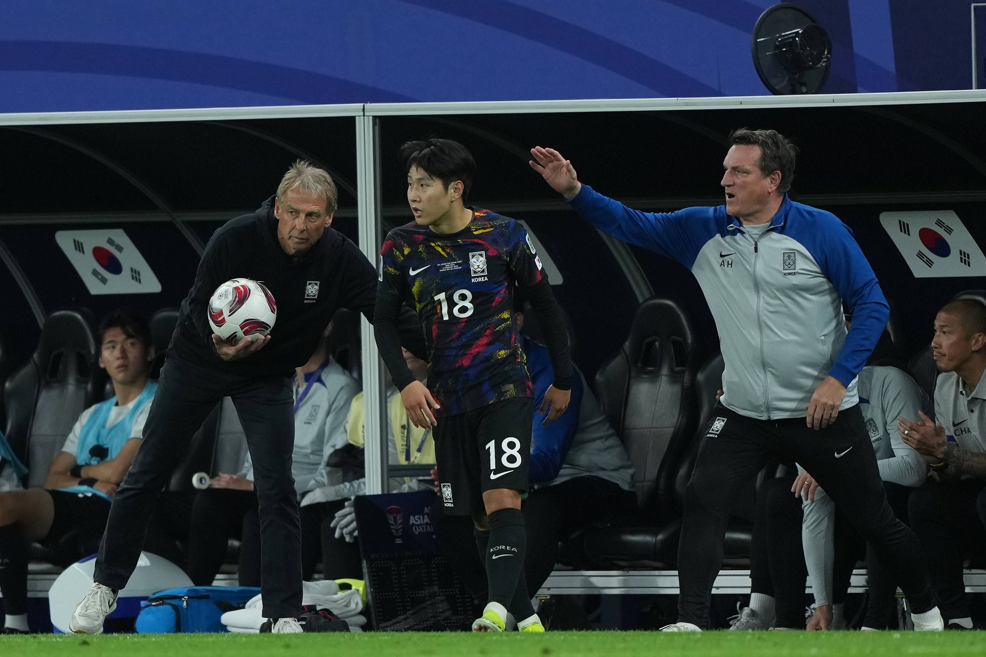 Jürgen Klinsmann (l.) und Andreas Herzog (r.) stehen in der Kritik.