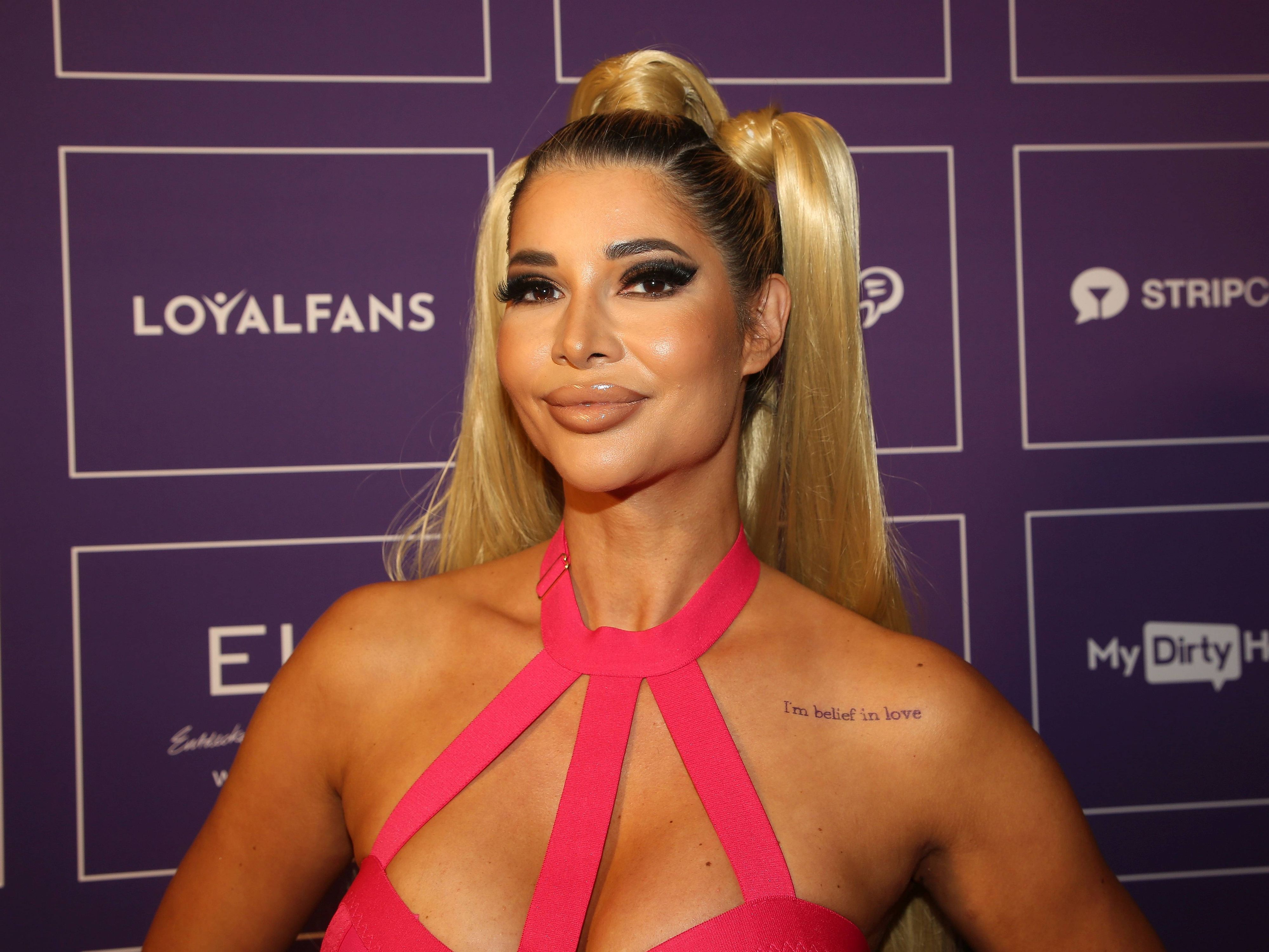 Micaela Schäfer ergreift Maßnahmen, um ihre Schulden zu begleichen.