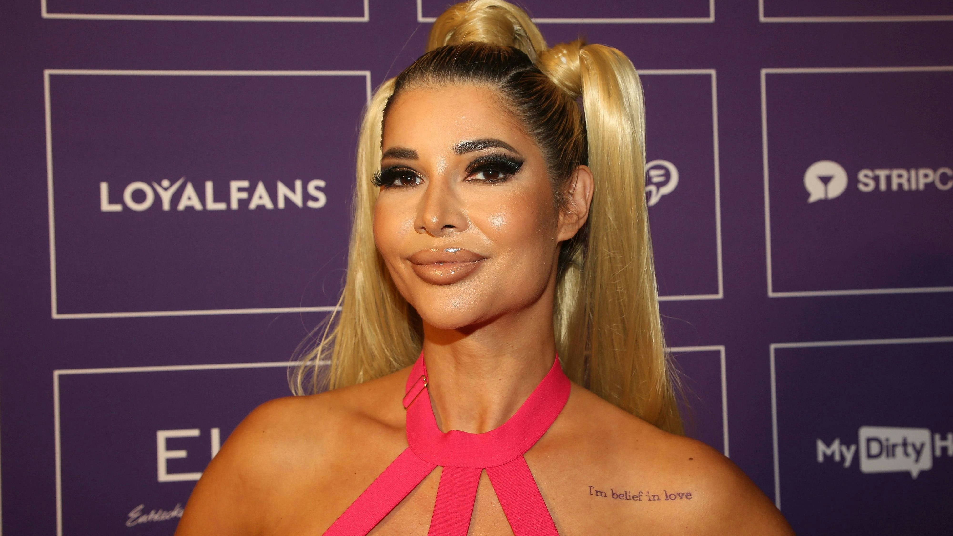 Micaela Schäfer ergreift Maßnahmen, um ihre Schulden zu begleichen.