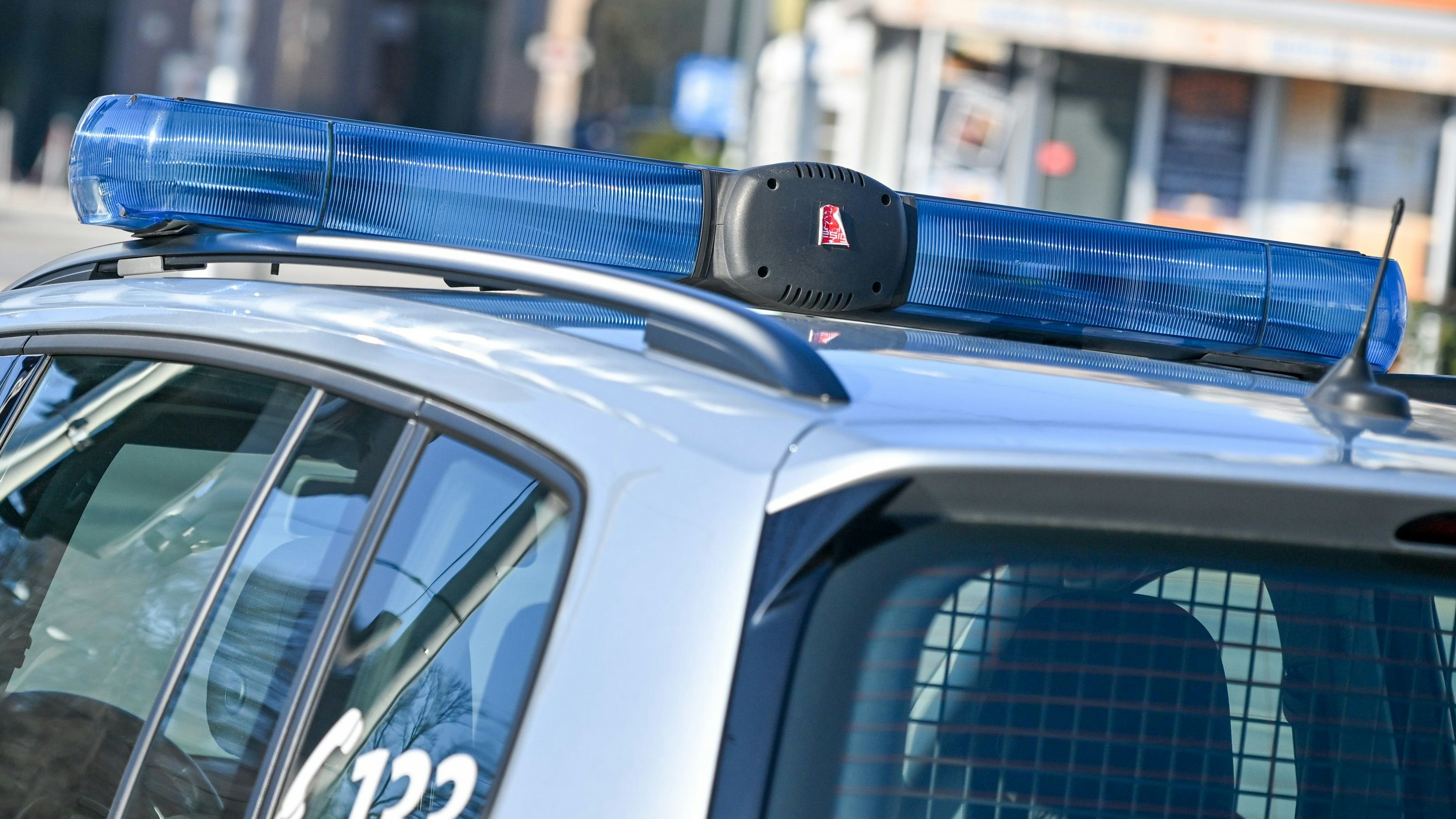 Heute.at - Mordversuch! Mann attackiert Bekannten mit Glasflasche