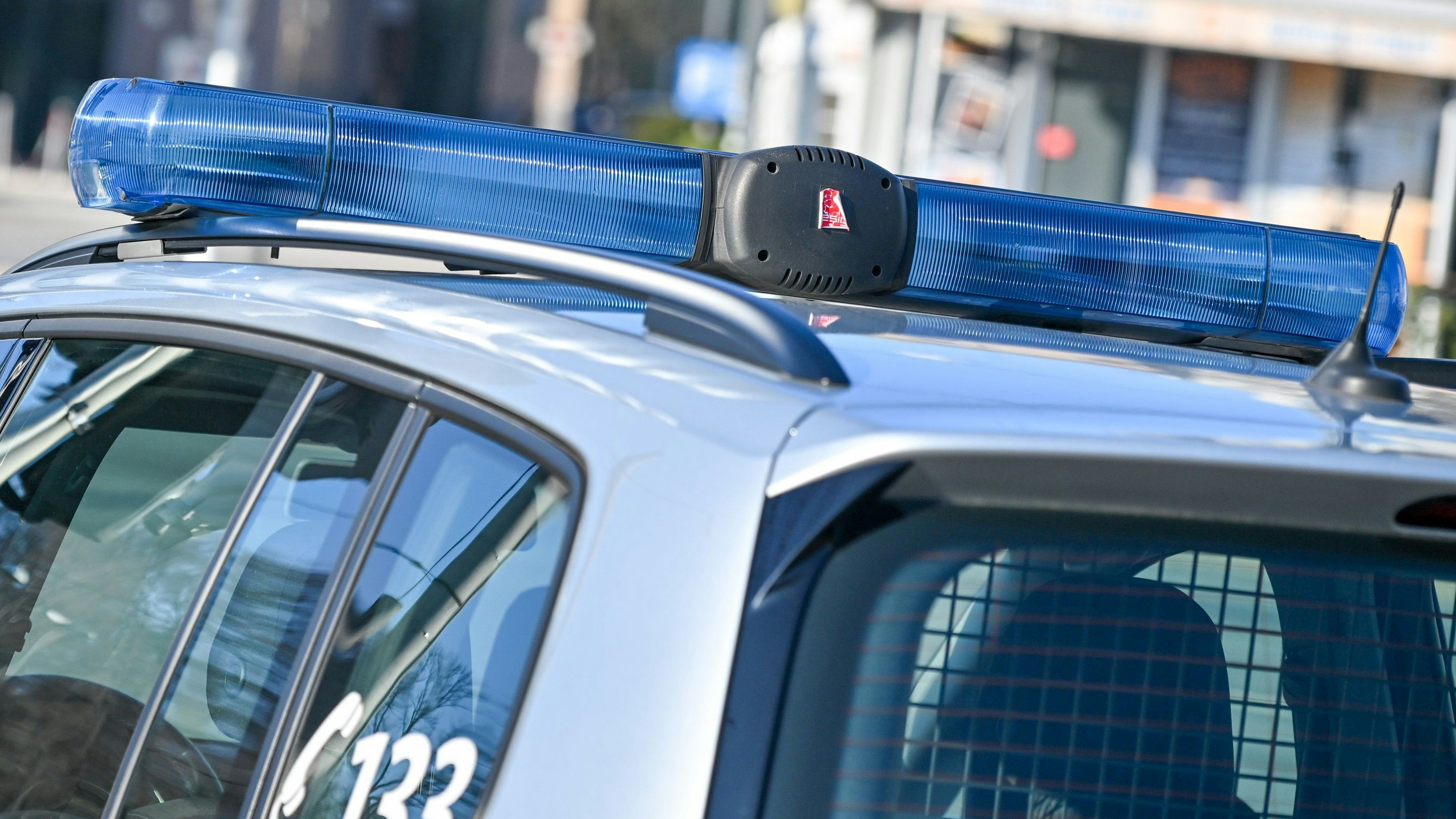 Heute.at - Burschen (13, 14, 15) prügeln in Park auf Mann ein