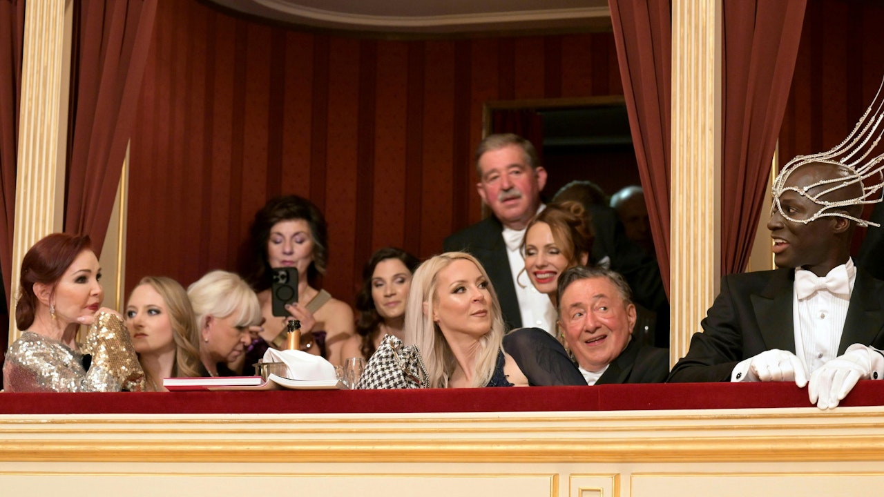 Heute.at - Potente Männer, Nackt-Kleid und ein Lugner am Sand