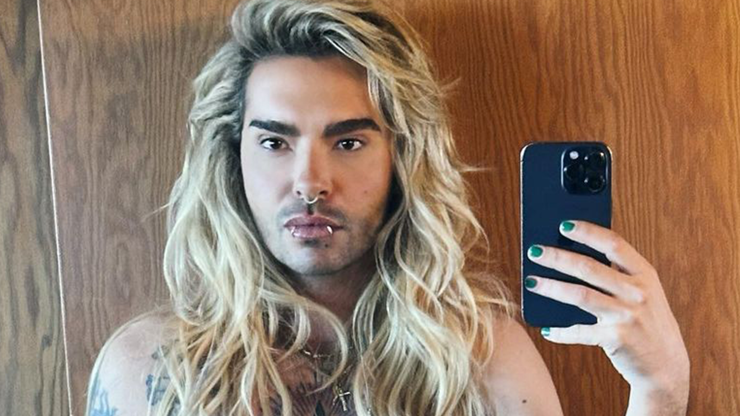 Bill Kaulitz hat offenbar Gefallen gefunden an einem Dschungelcamper.