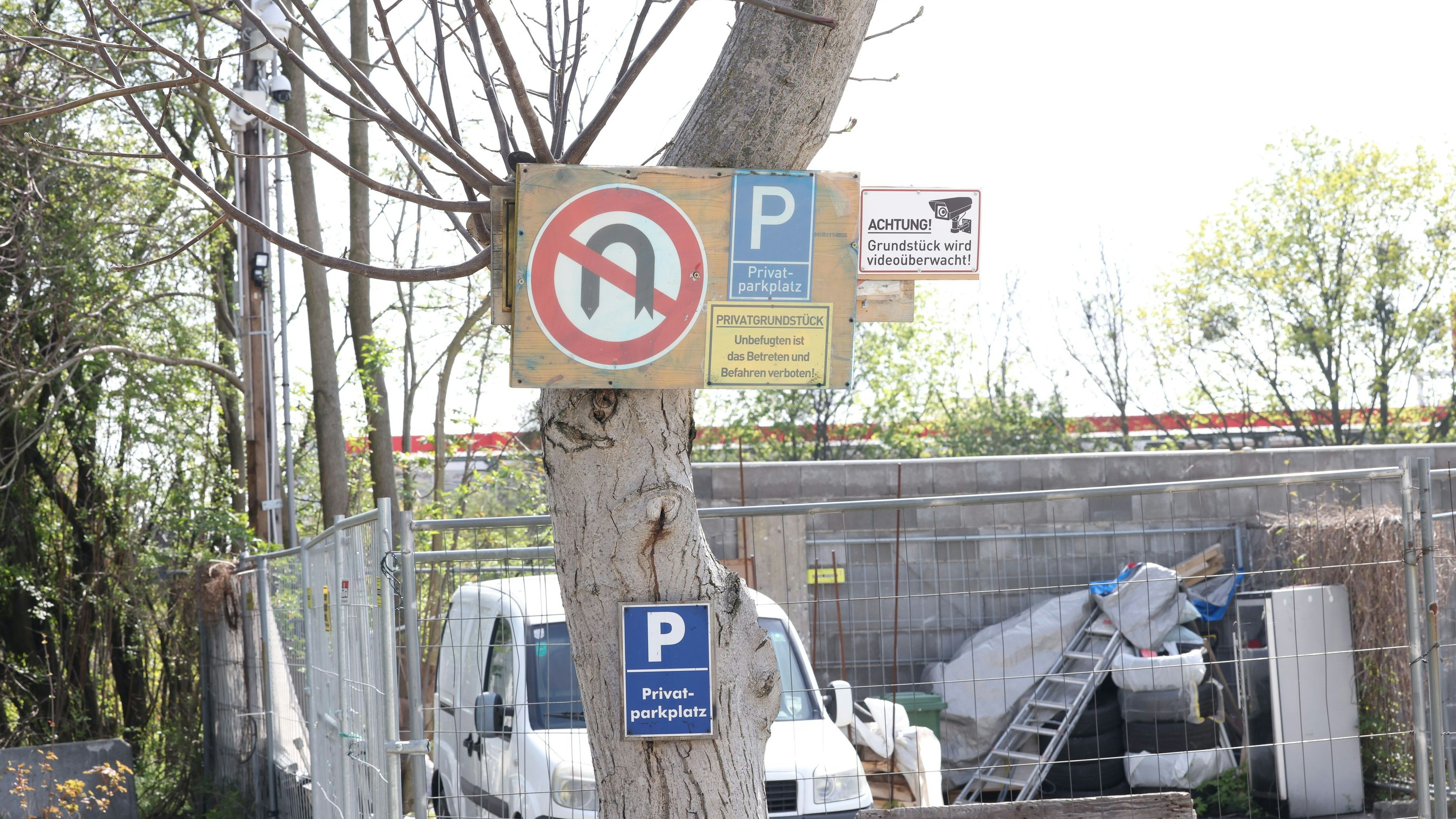 Bei solchen Schildern ist besondere Vorsicht geboten. (Archivbild)