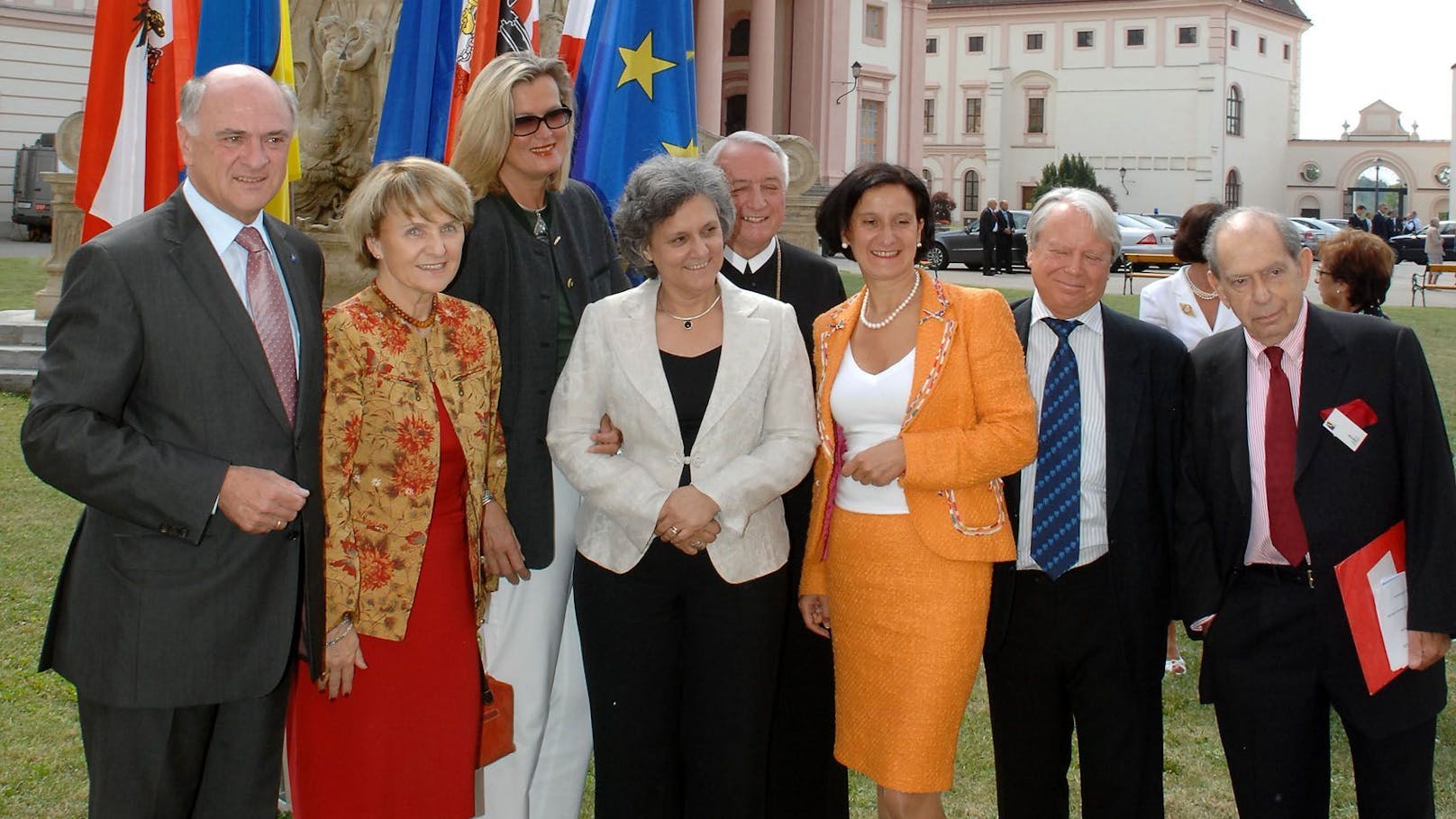 Mikl-Leitner (3.v.re.) beim Europa-Forum im Stift Göttweig im Jahr 2007. Damals war sie Landesrätin für Soziales, EU-Regionalpolitik, Arbeit und Familie.