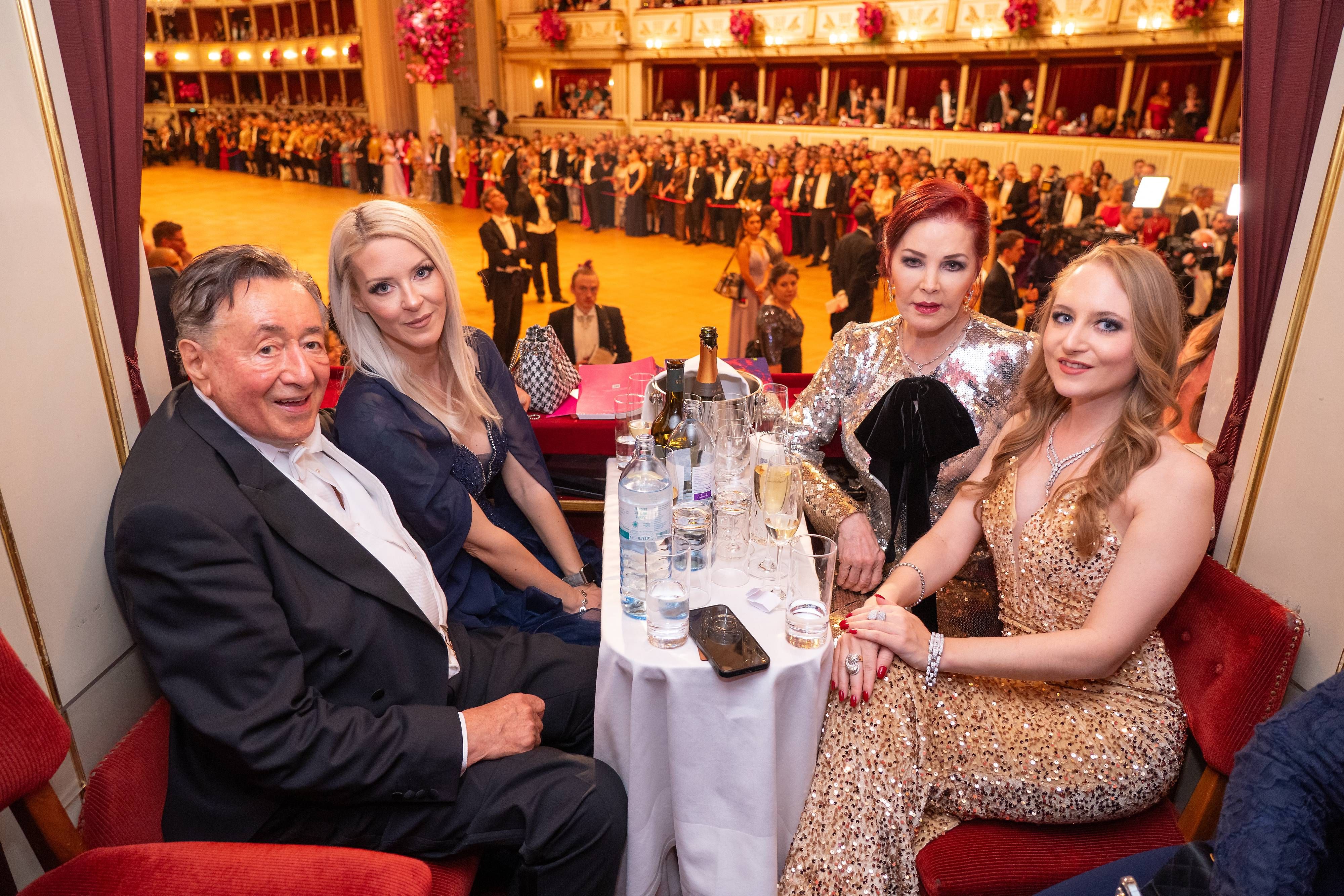 2024: Priscilla Presley, Simone 