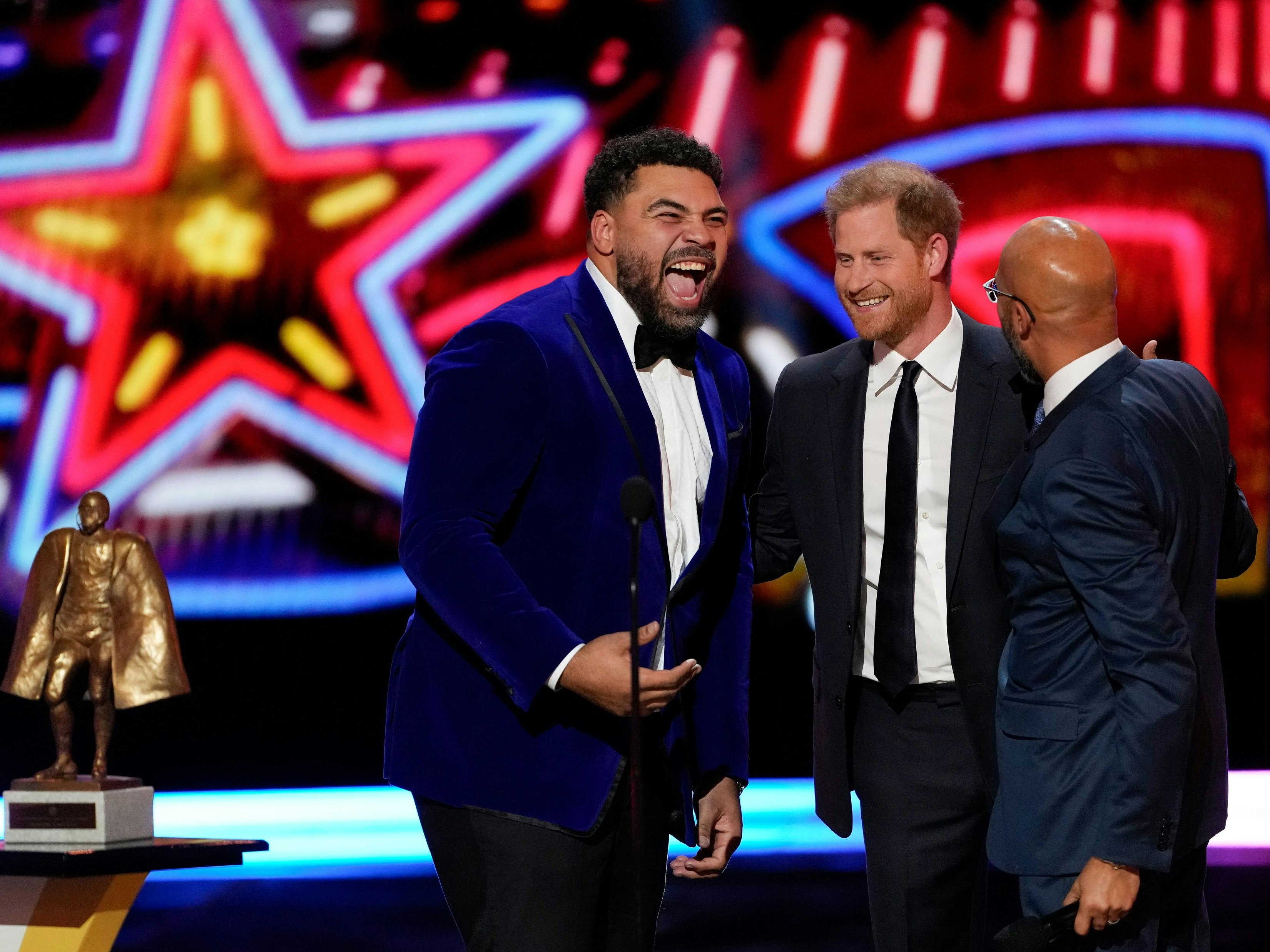 Cameron Heyward kann kaum glauben, wer da vor ihm steht.