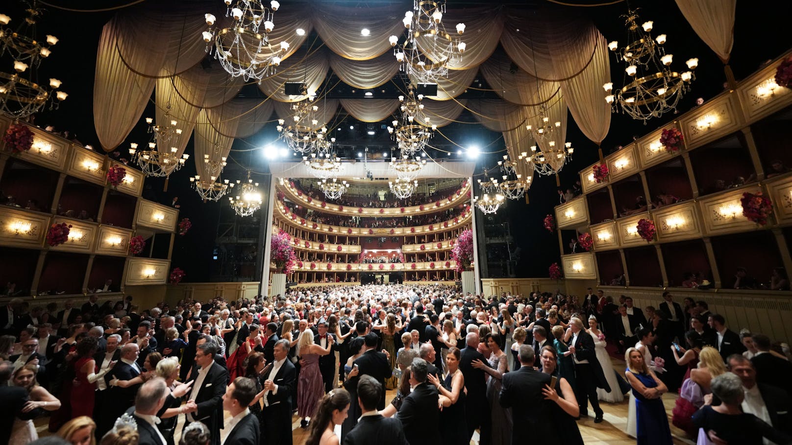 Der Wiener Opernball 2024 – alle Fotos der Ballnacht