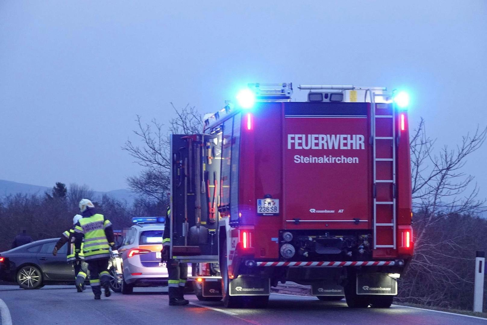 Zahlreiche Einsatzkräfte eilten zum Unfallort.